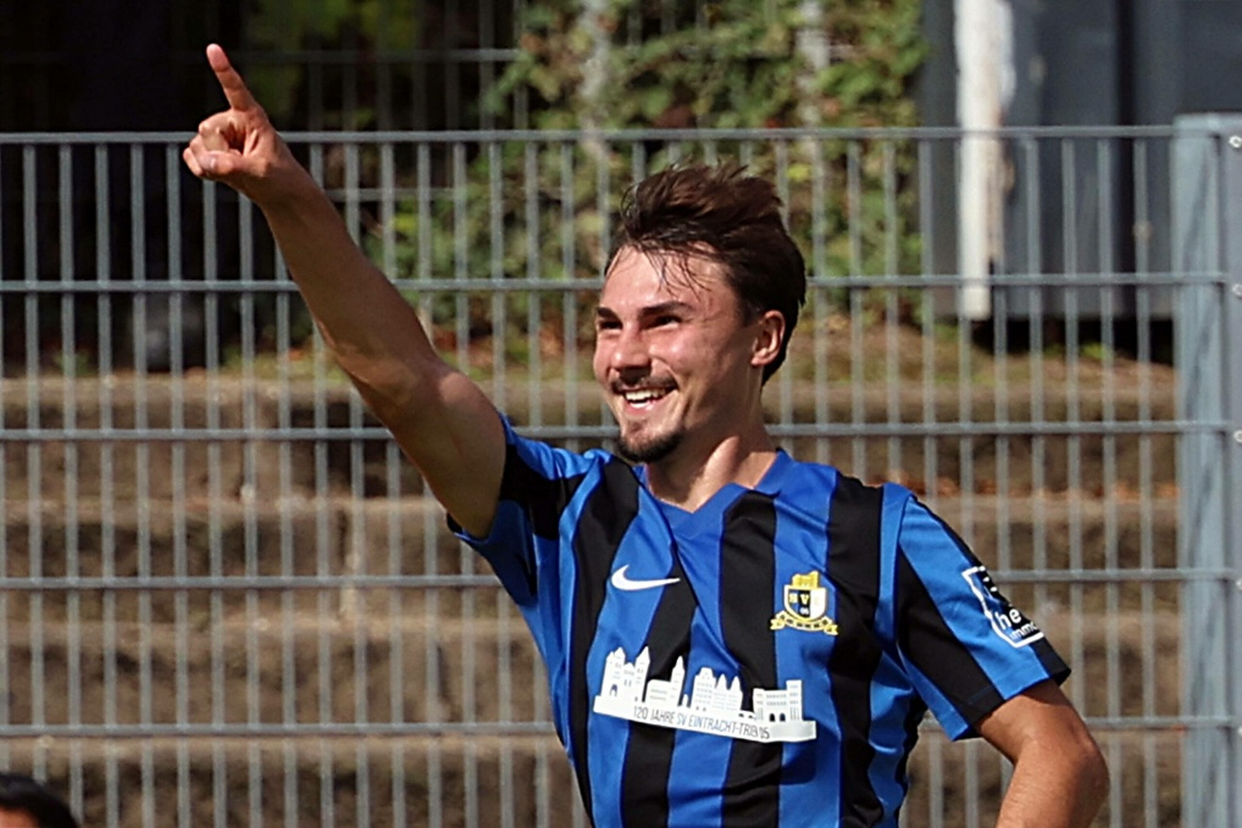 Mateo Biondic jubelt