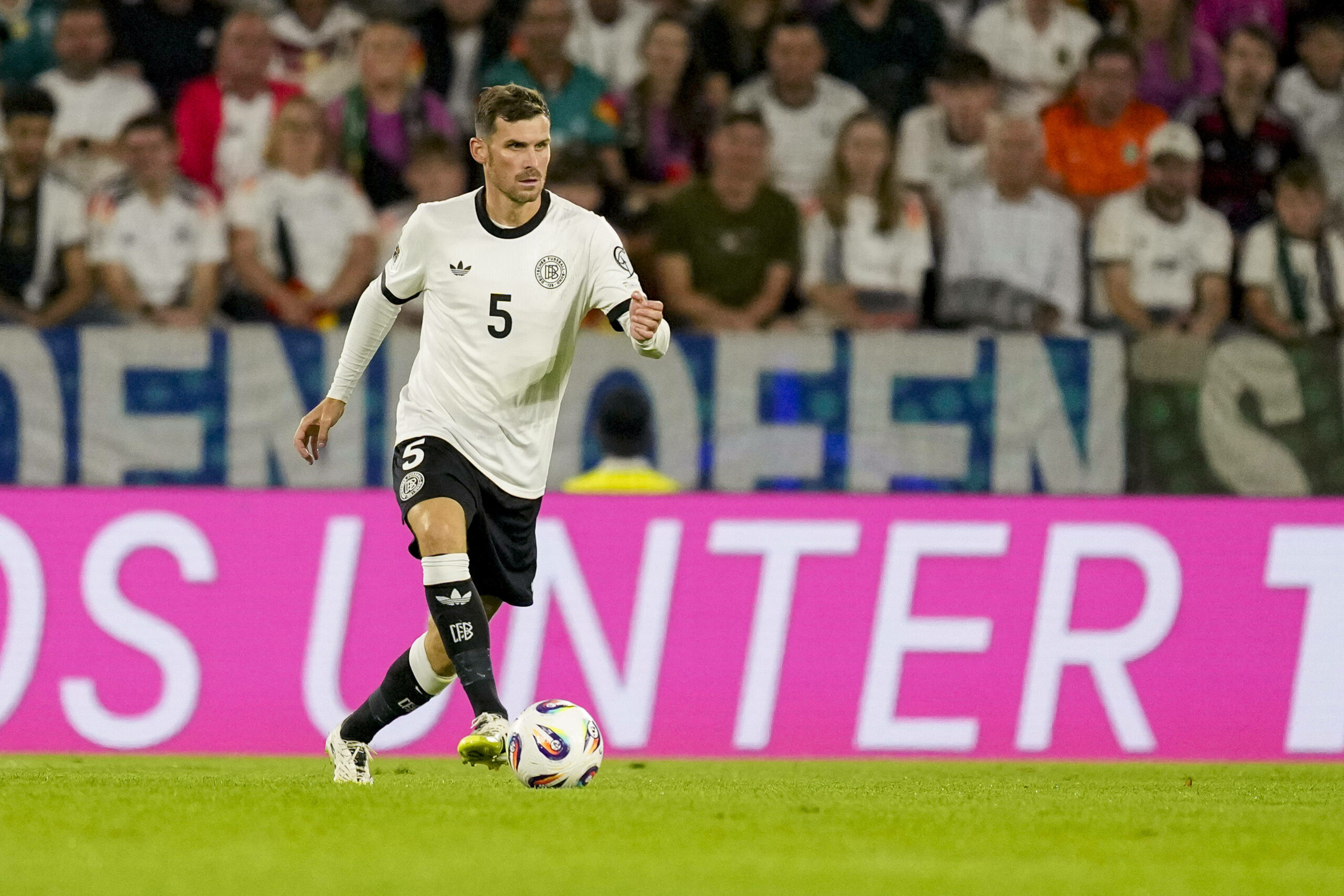 Pascal Groß bei einem Länderspiel mit dem DFB-Team