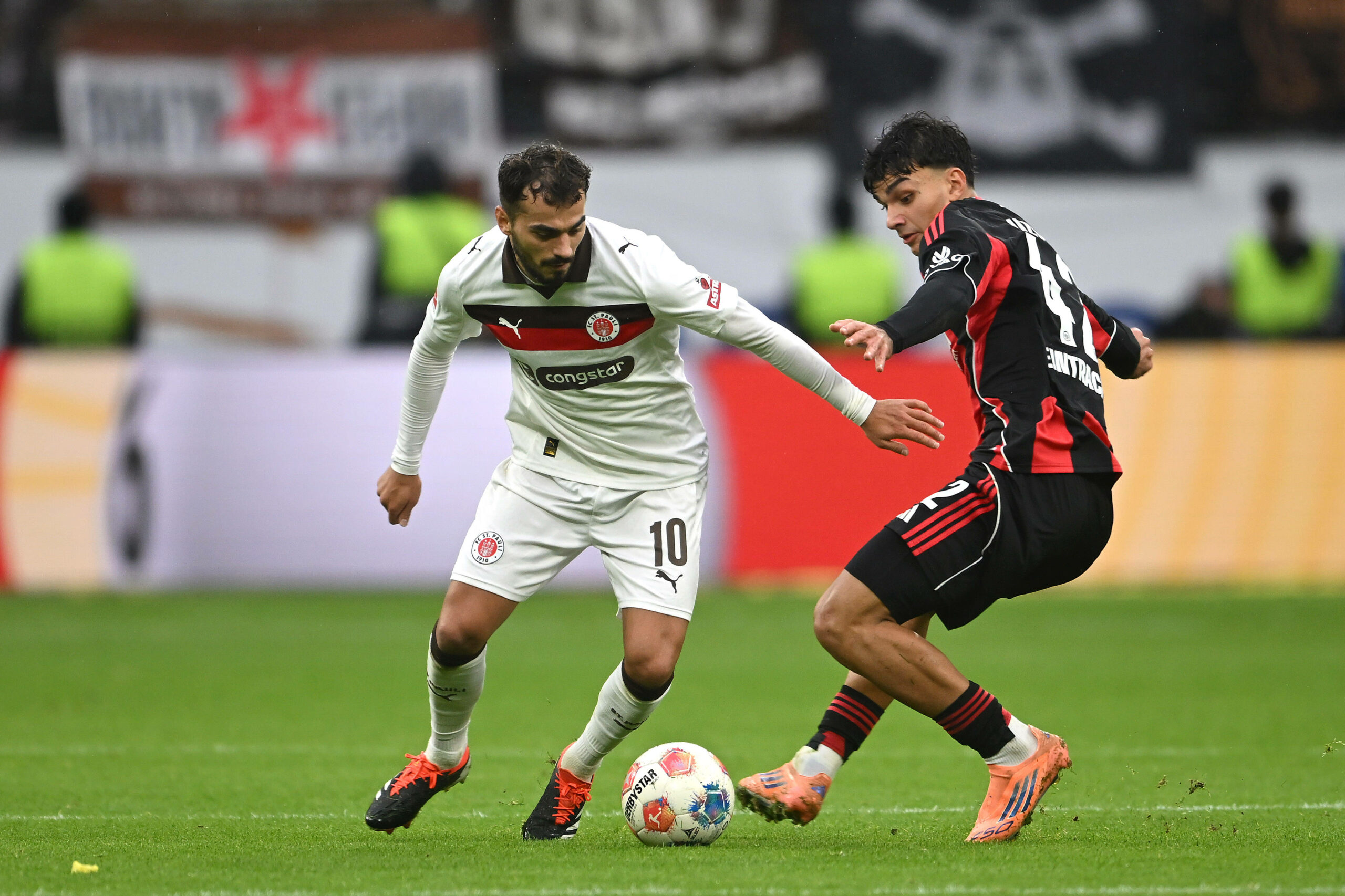 Danel Sinani und Can Uzun im Duell