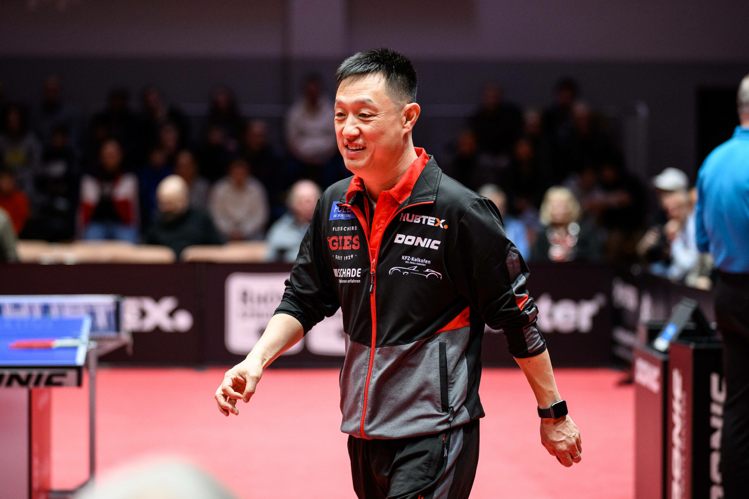 Qing Yu Meng lächelt