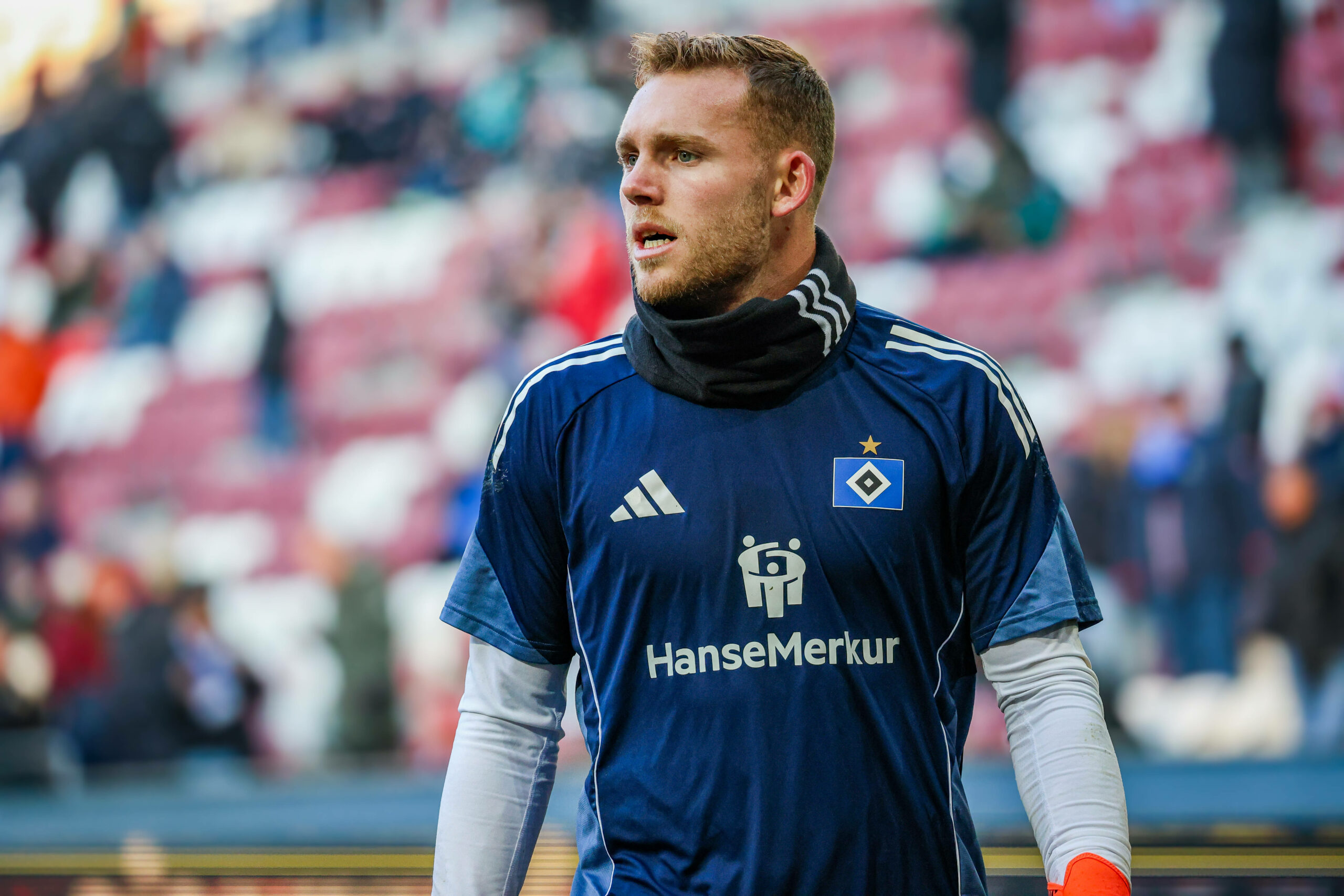 Daniel Peretz beim Aufwärmen für den HSV