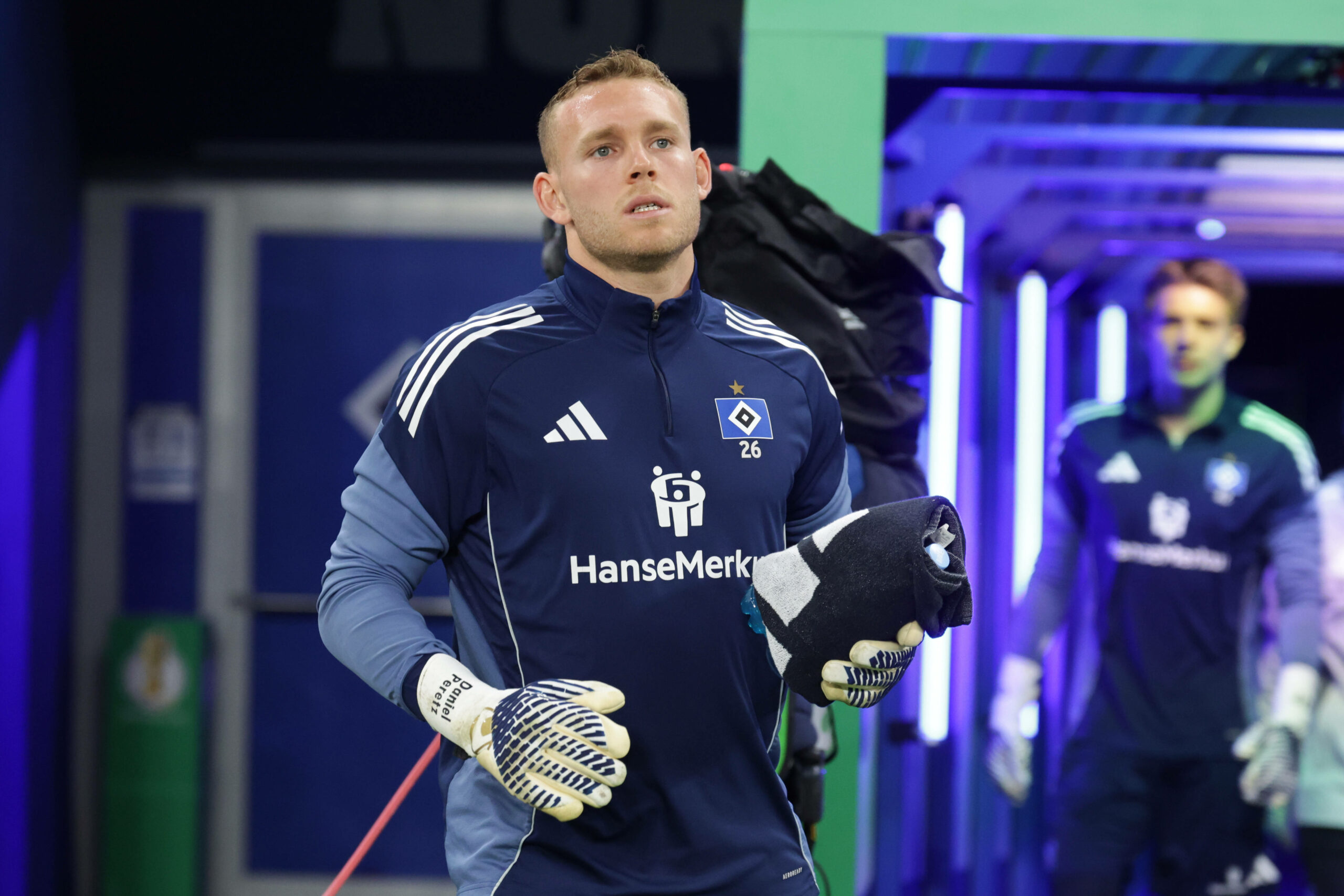 HSV-Keeper Daniel Peretz läuft sich warm