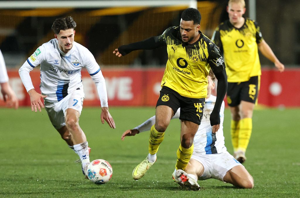 Almugera Kabar bei einem Spiel der U23 von Borussia Dortmund