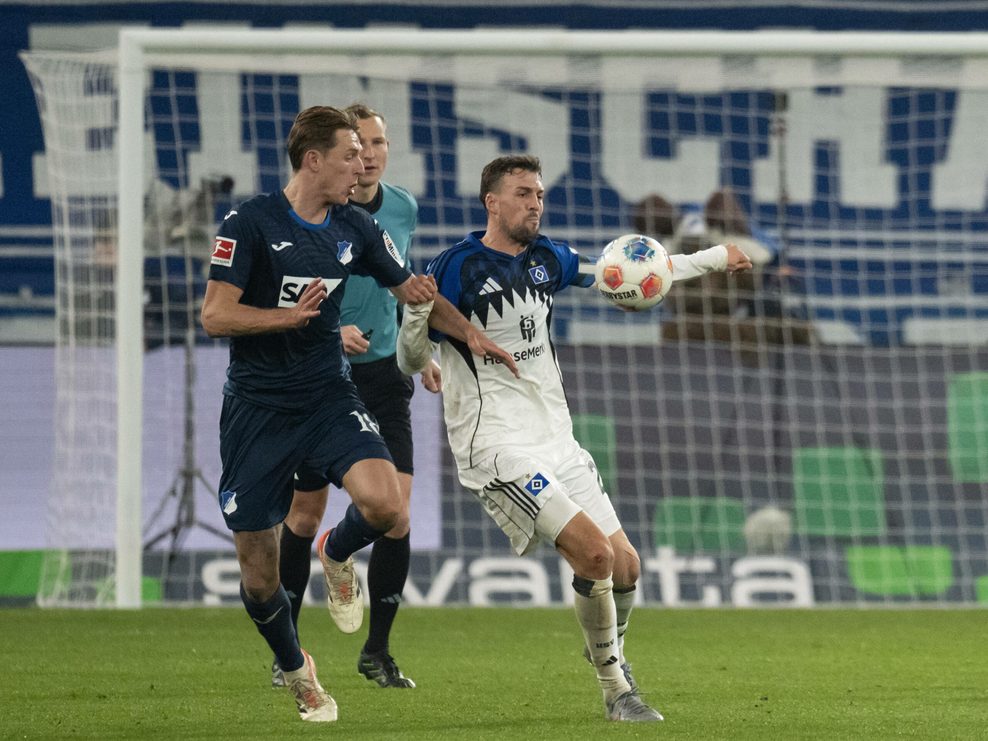Jonas Meffert (r.) im Spiel des HSV in Hoffenheim.