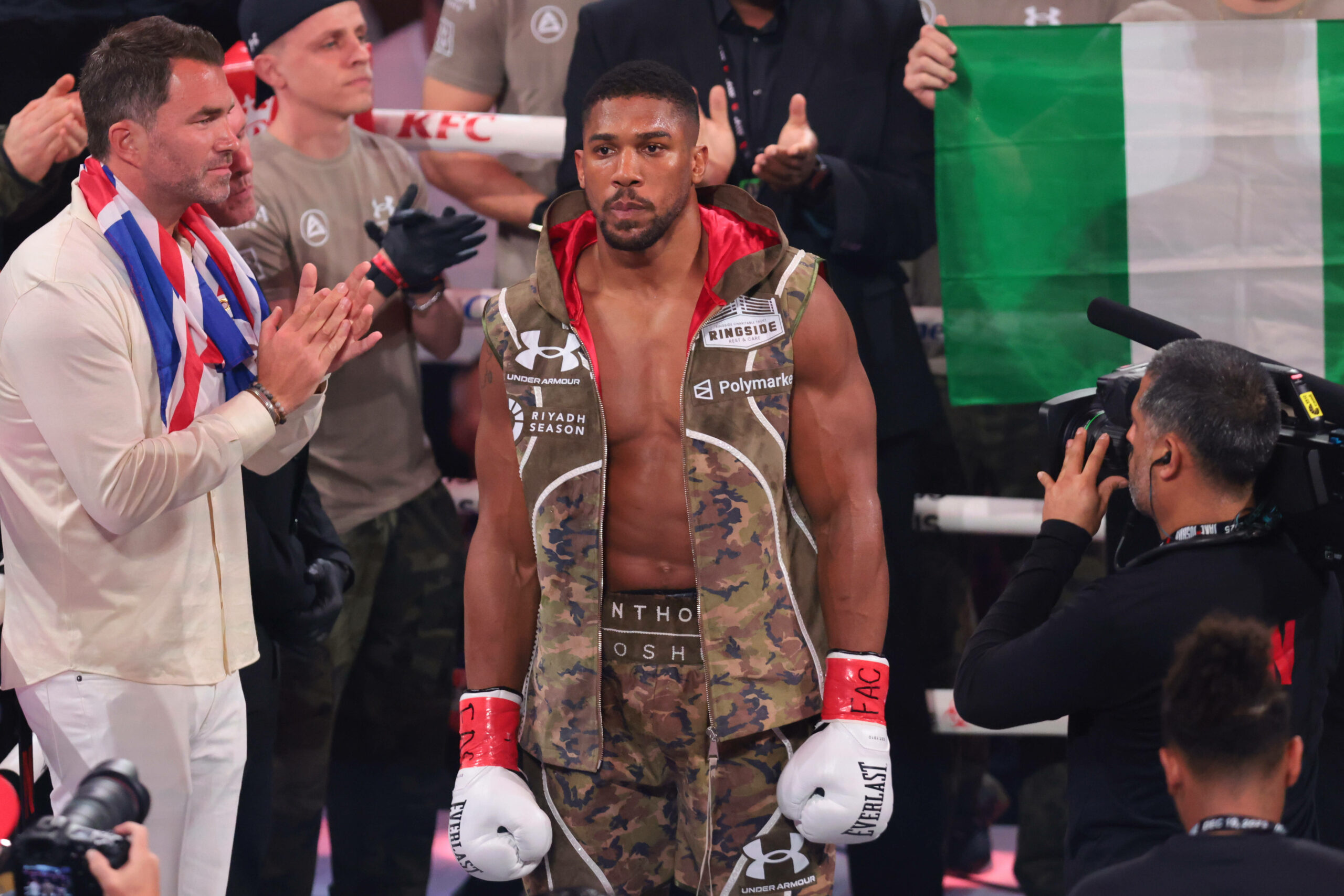Anthony Joshua guckt konzentriert