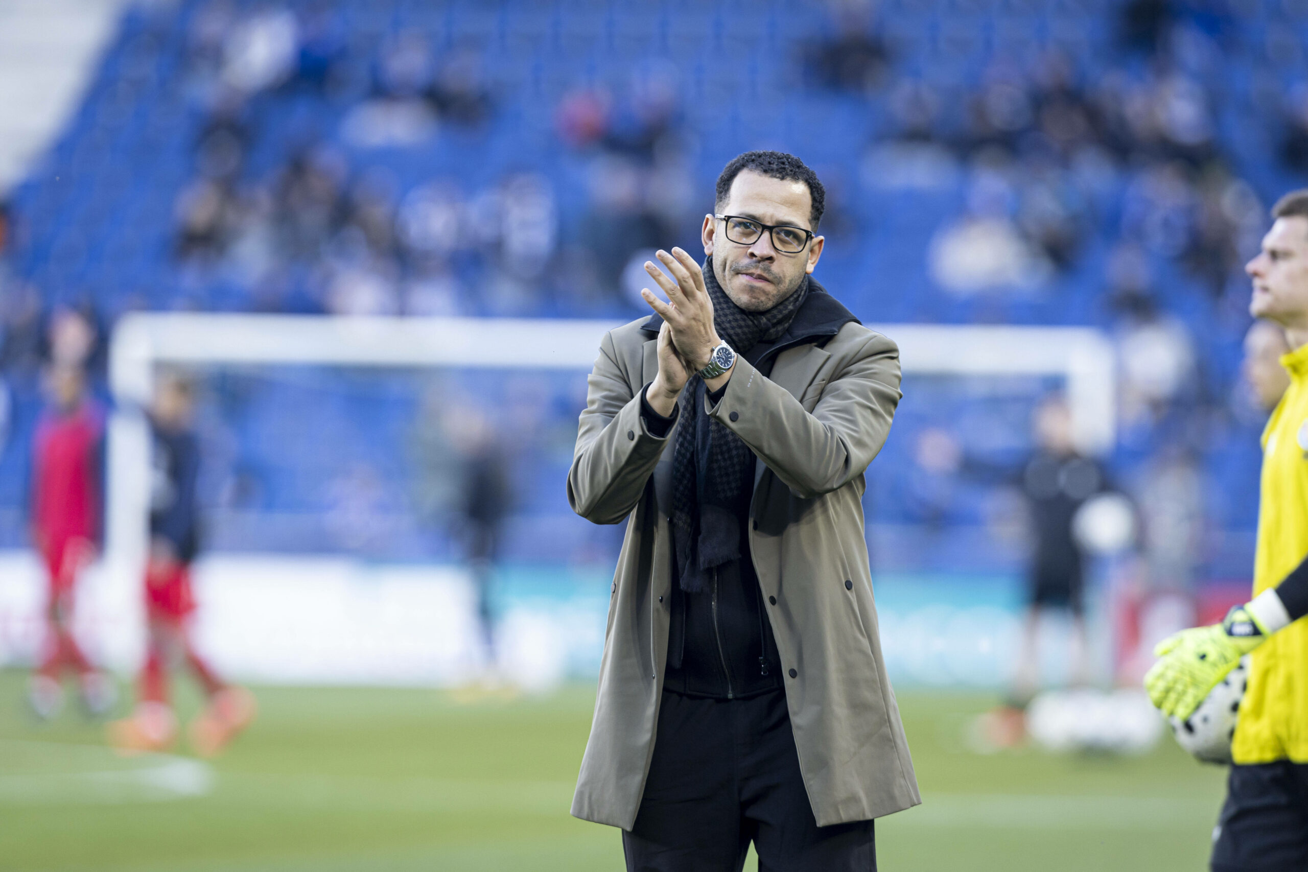 Liam Rosenior applaudiert