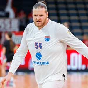 John Bryant auf dem Platz