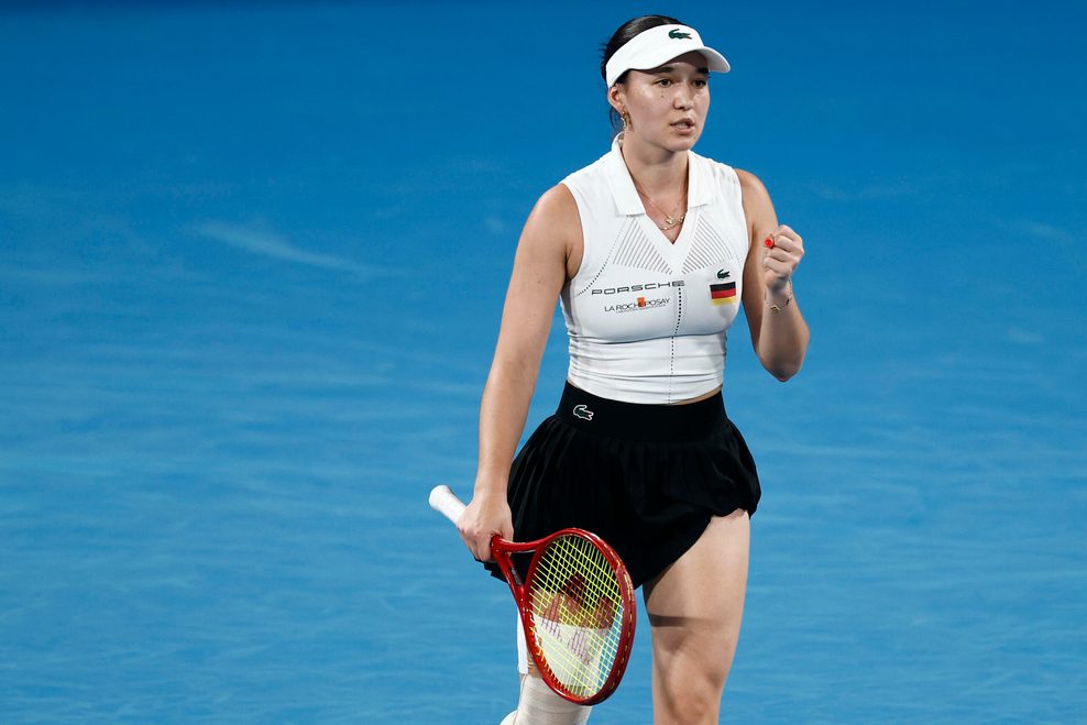 Eva Lys ballt die Faust