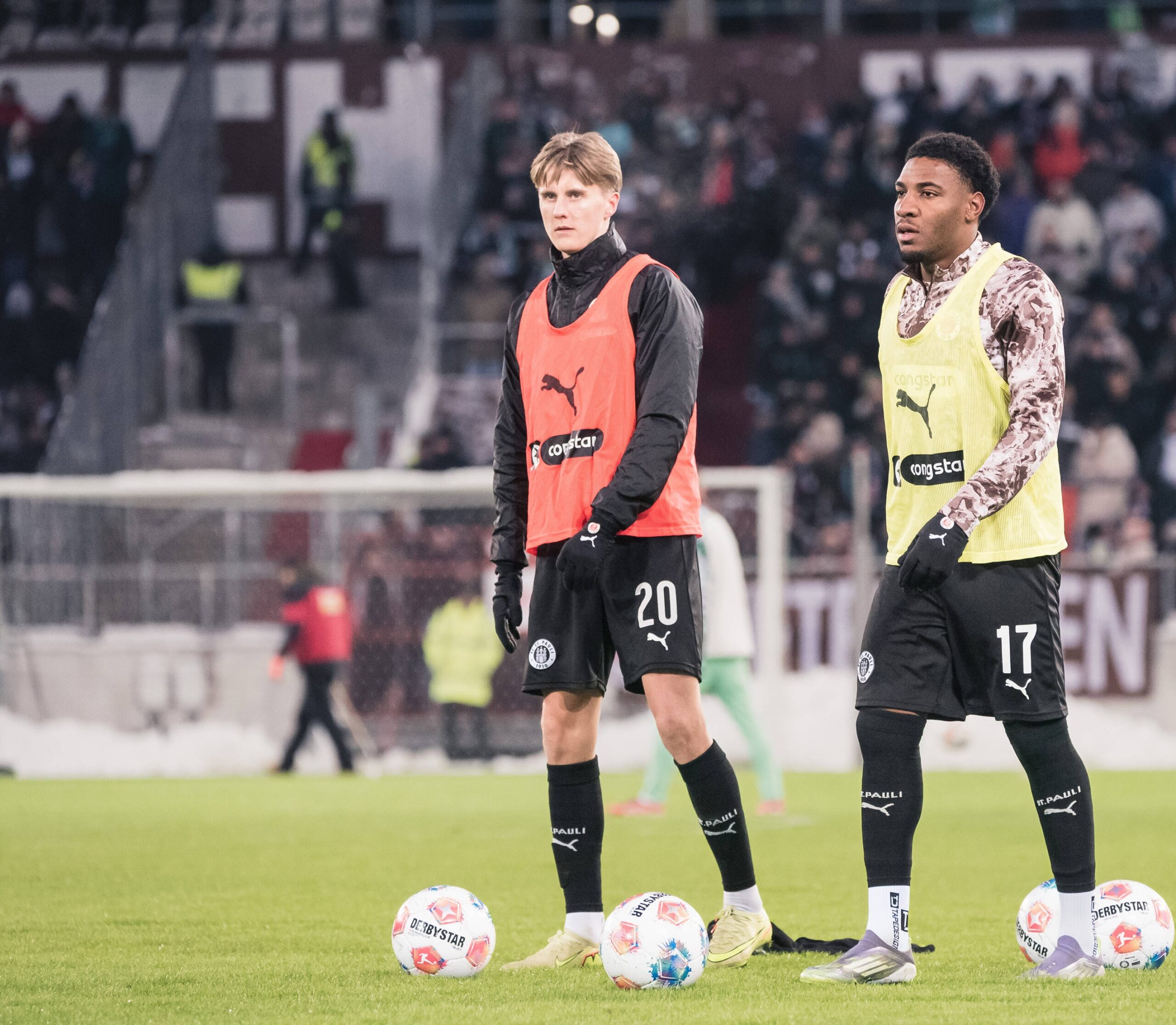 Erik Ahlstrand und Dapo Afolayan am Millerntor