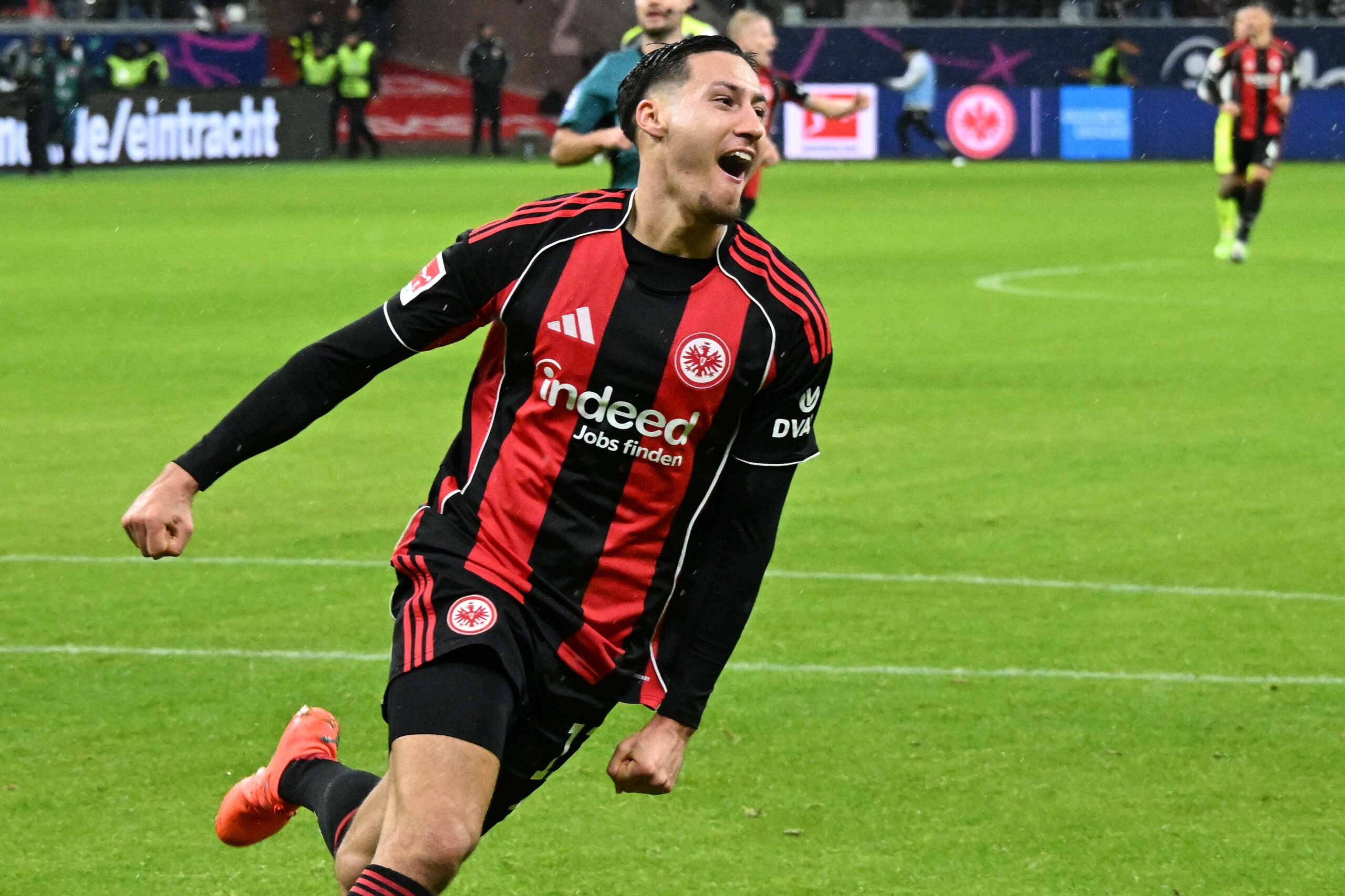 Younes Ebnoutalib jubelt