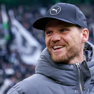 Eugen Polanski lacht.