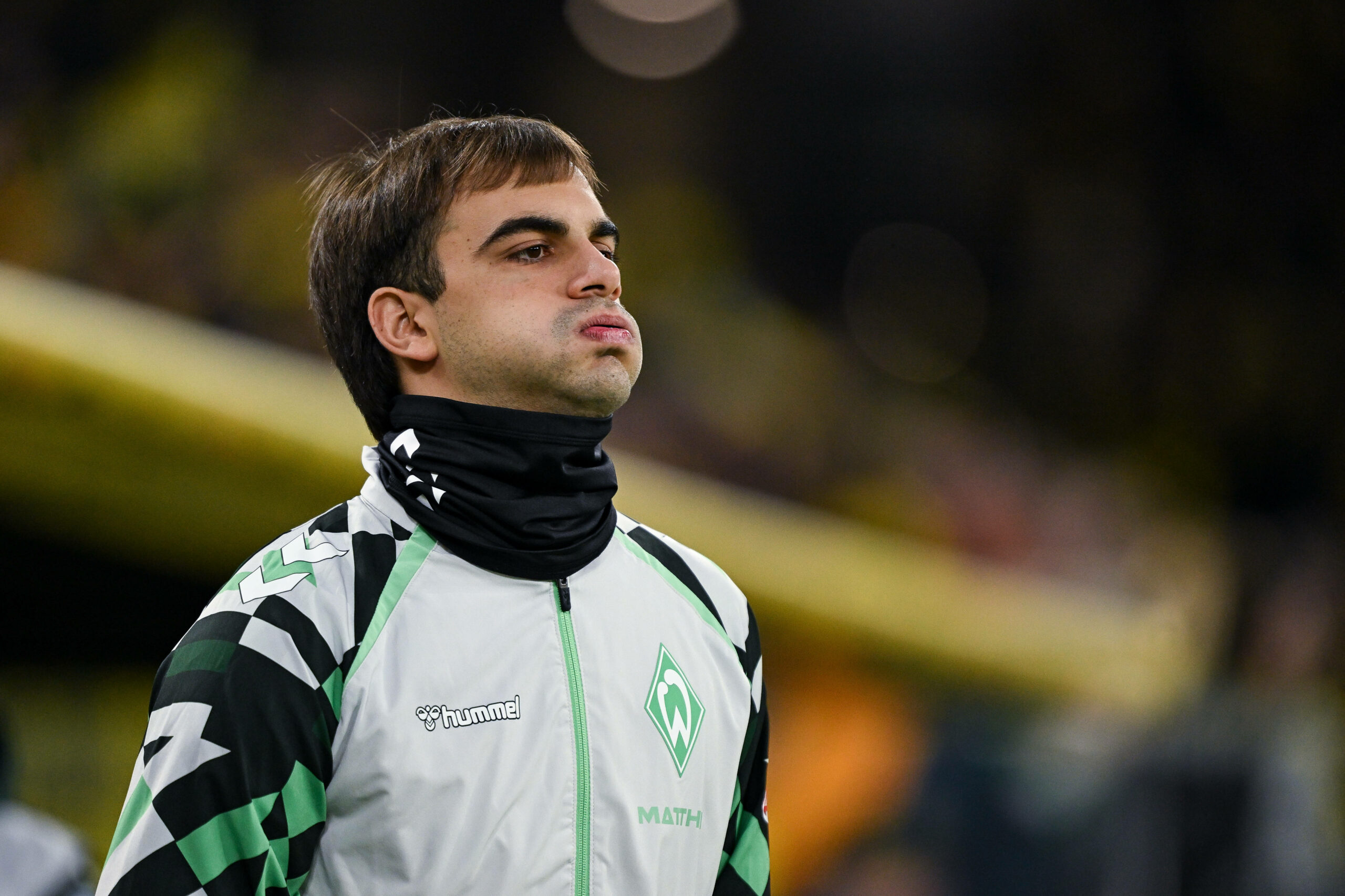 Werder Bremens Jovan Milosevic atmet tief durch