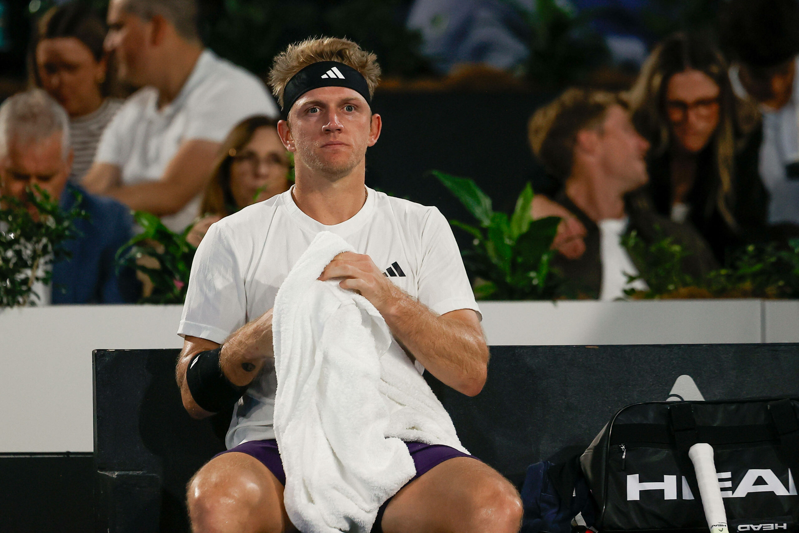 Alejandro Davidovich Fokina mit Handtuch