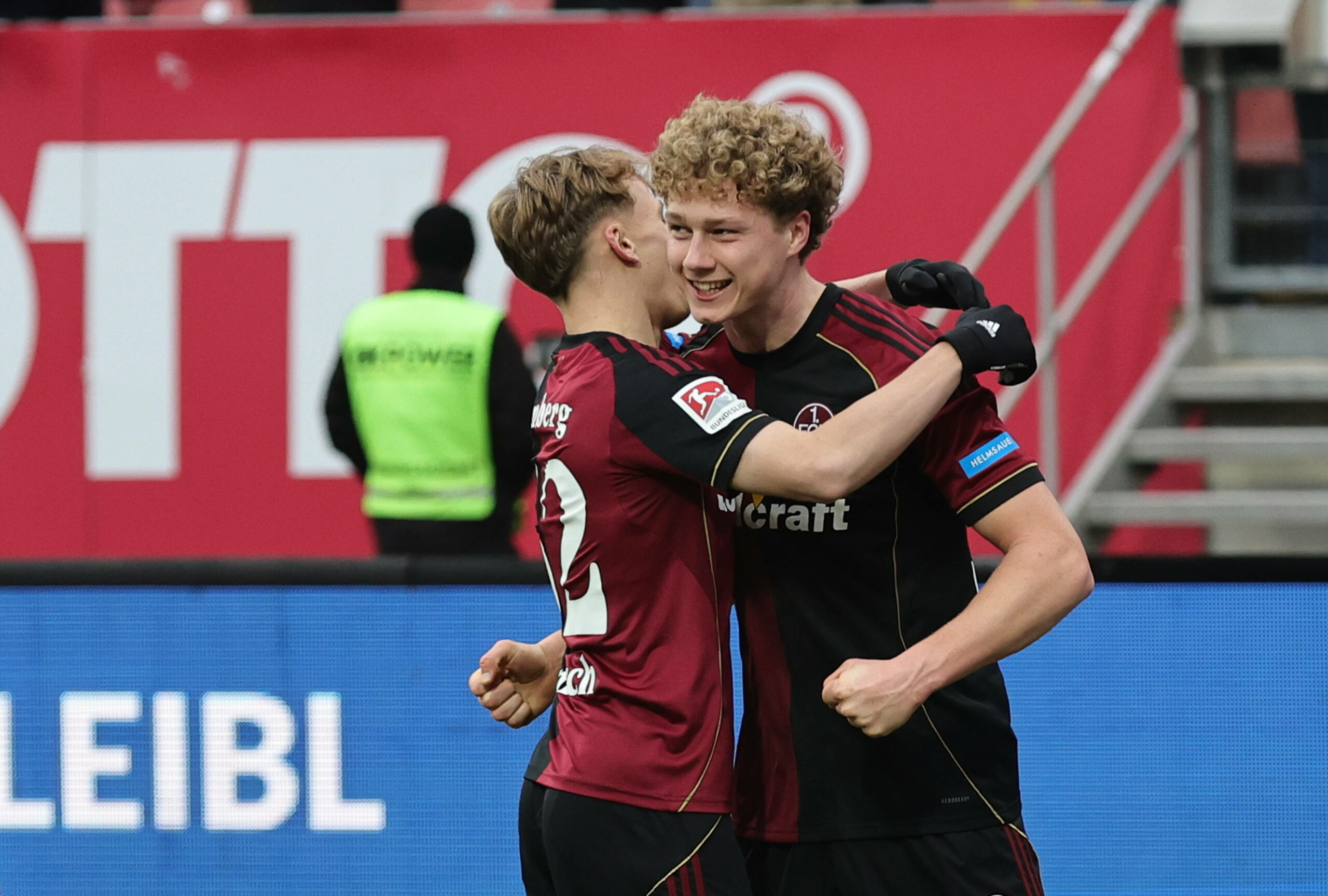 Piet Scobel jubelt im Trikot des 1. FC Nürnberg