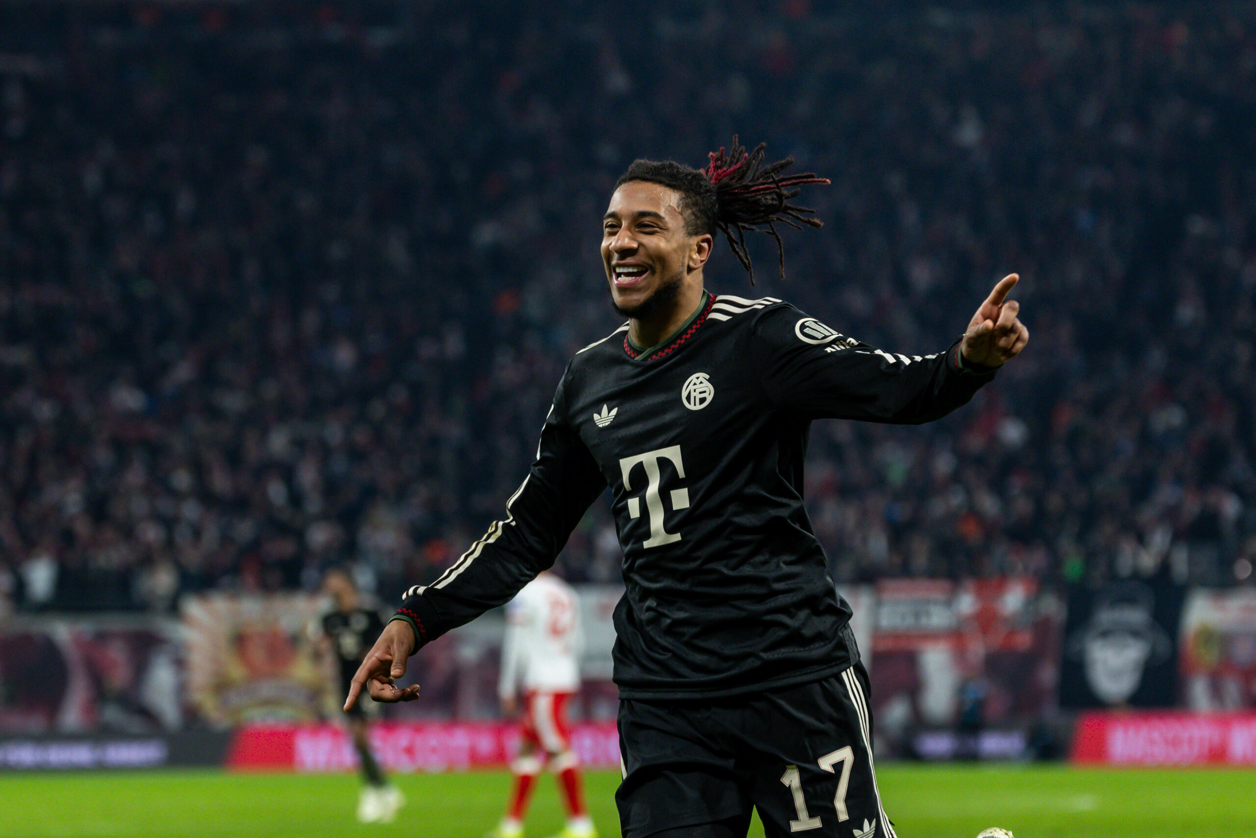 Michael Olise jubelt