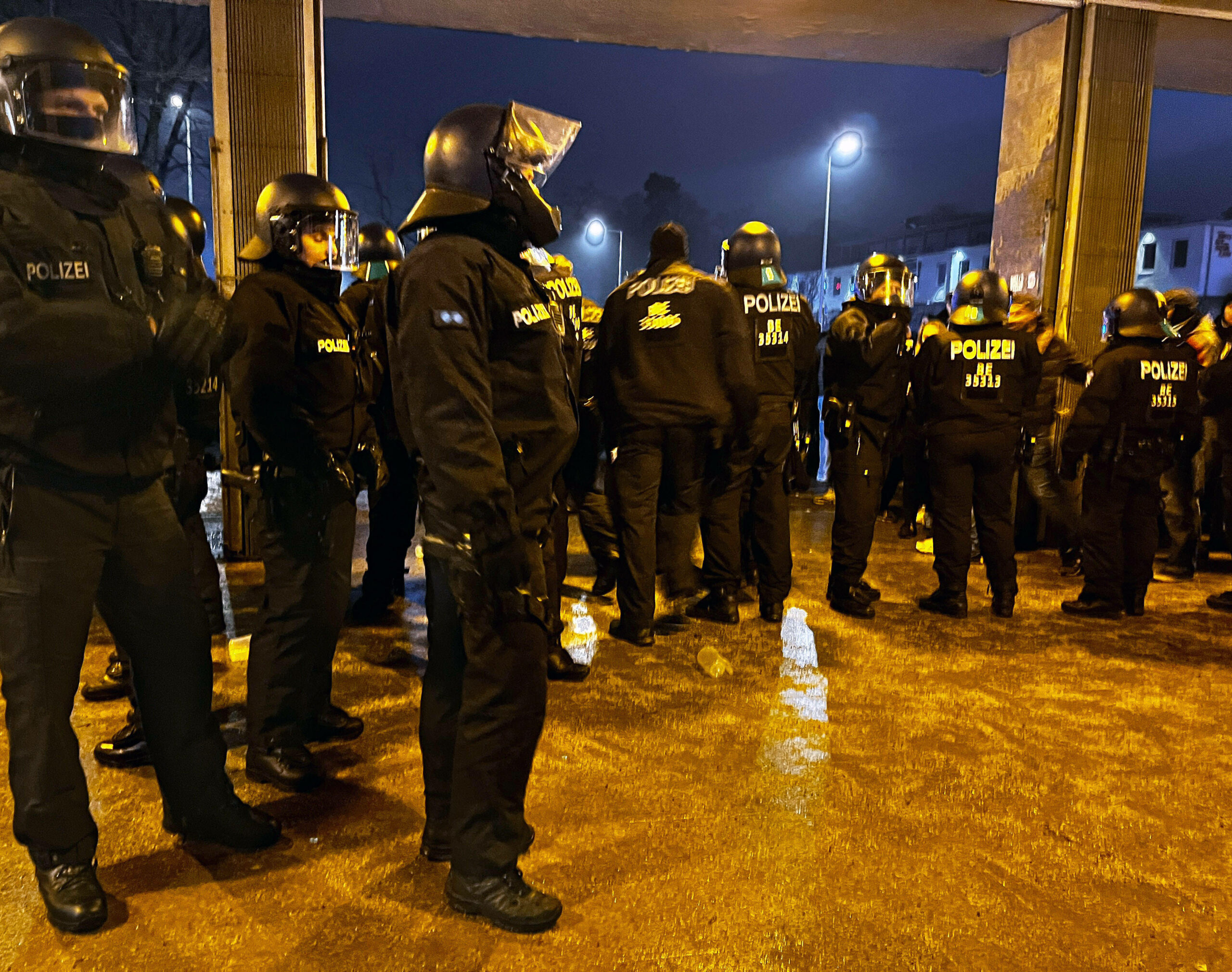 Polizei vorm Hertha Stadion