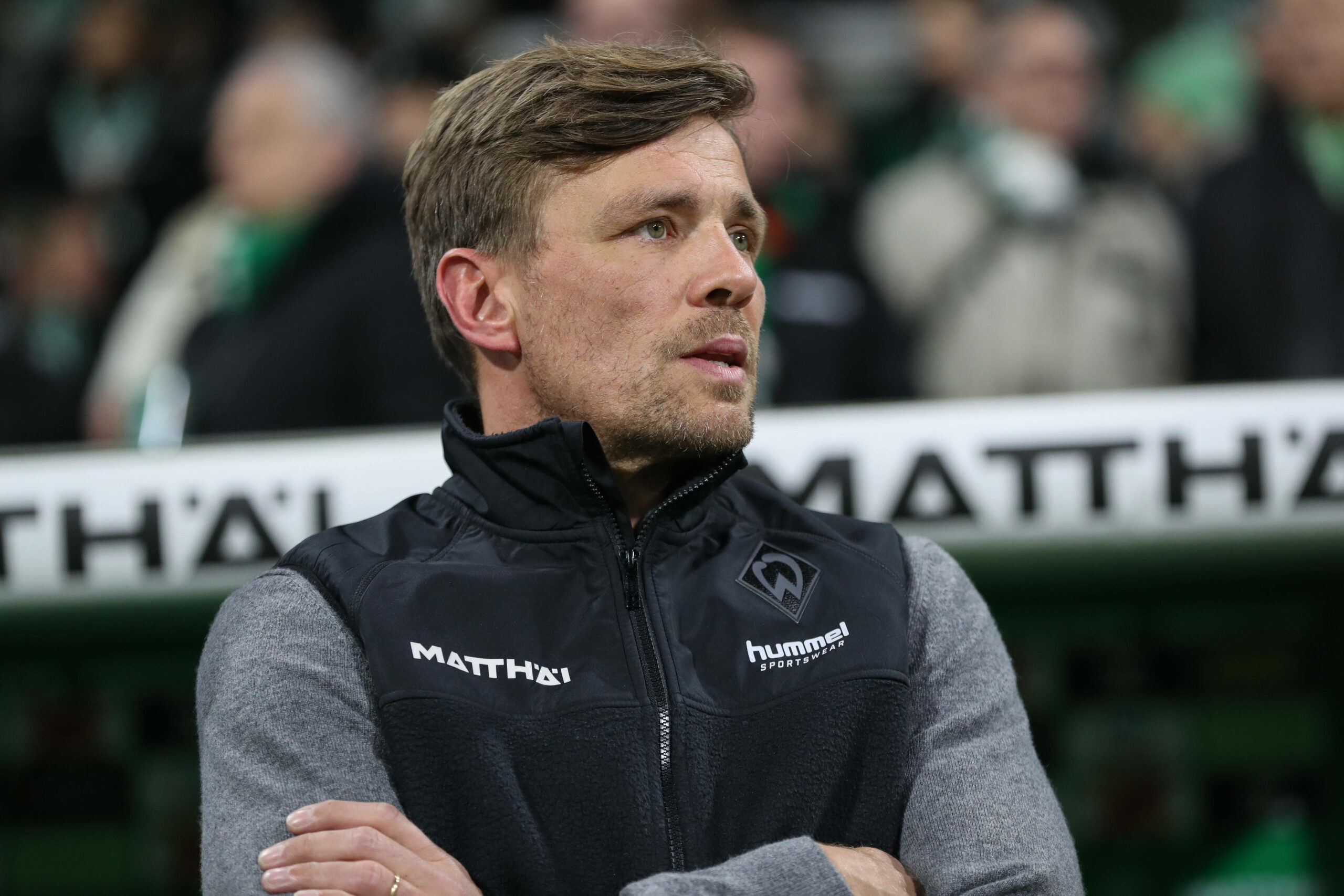 Werder-Boss Clemens Fritz schaut besorgt