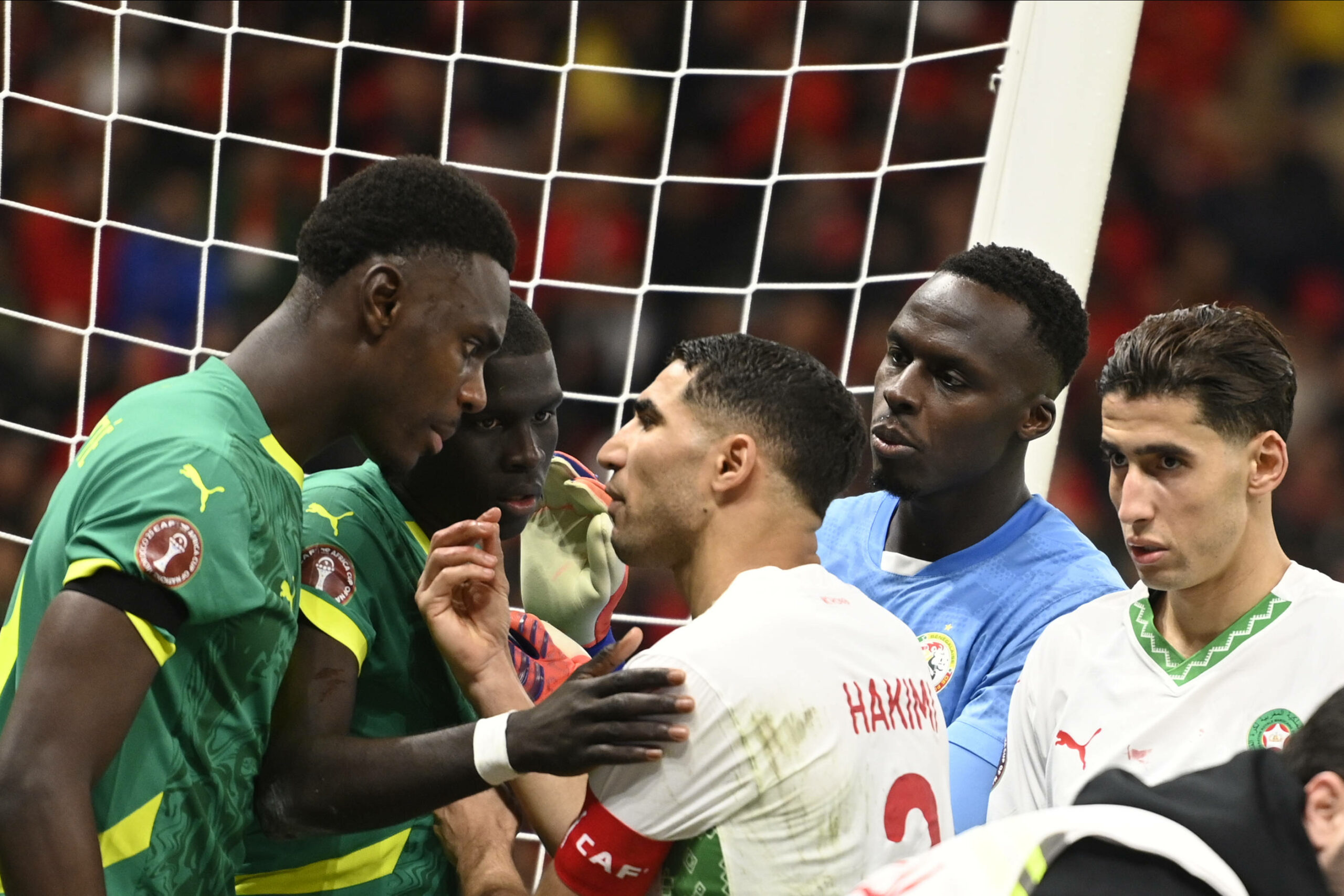 Spieler geraten im Afrika-Cup-Finale aneinander