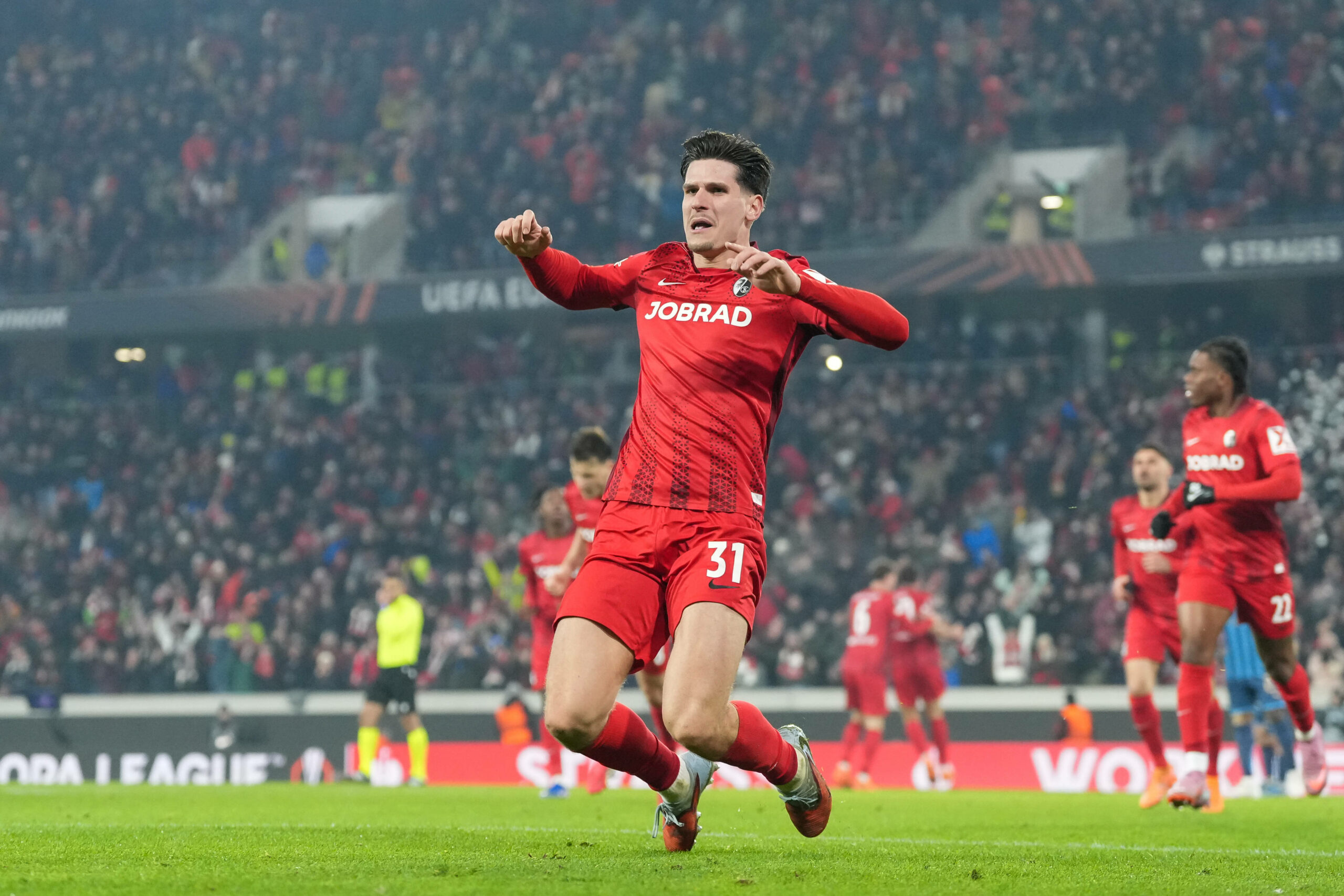 Igor Matanovic setzt zum Knierutscher an