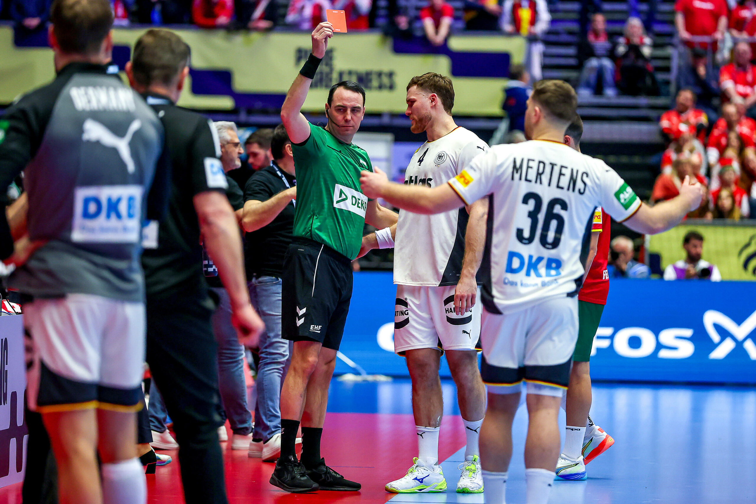 Golla bekommt rote Karte