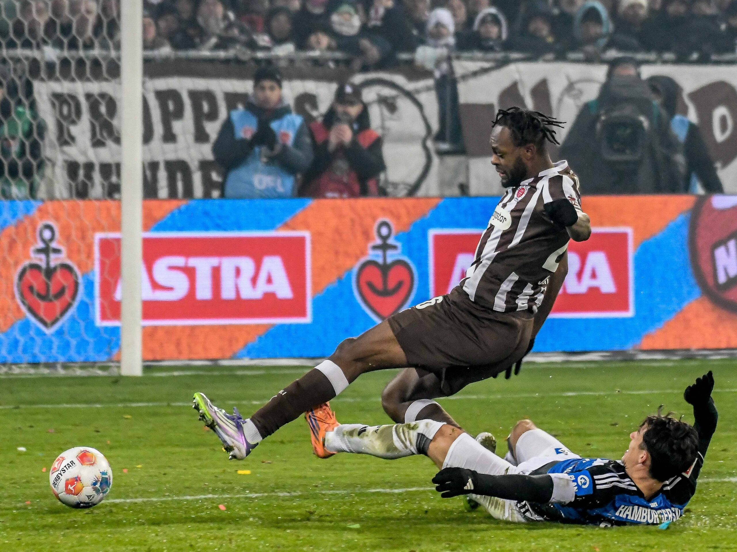 Ricky-Jade Jones im Derby gegen den HSV