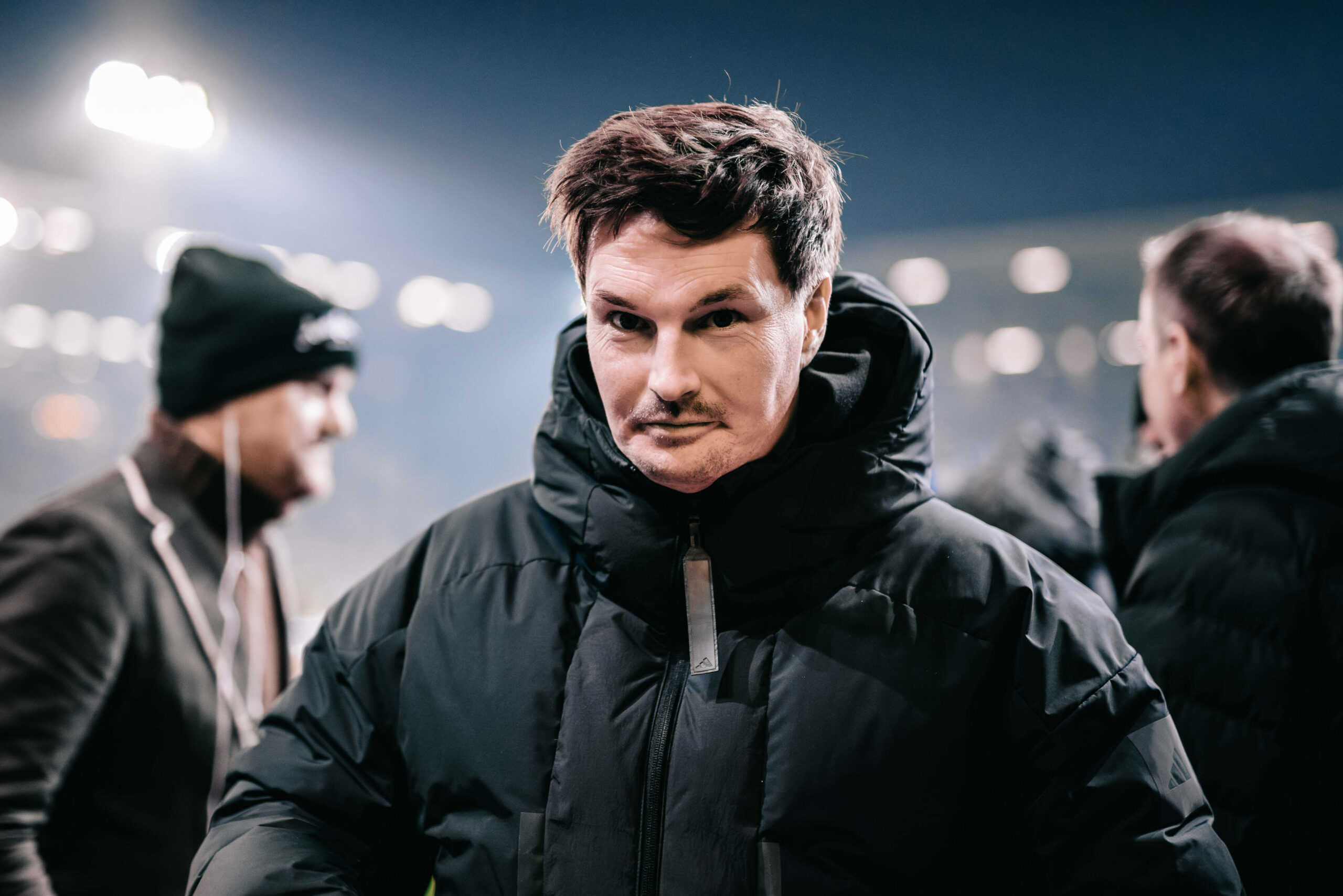 HSV-Trainer Merlin Polzin beim 0:0 im Stadtderby bei St. Pauli.