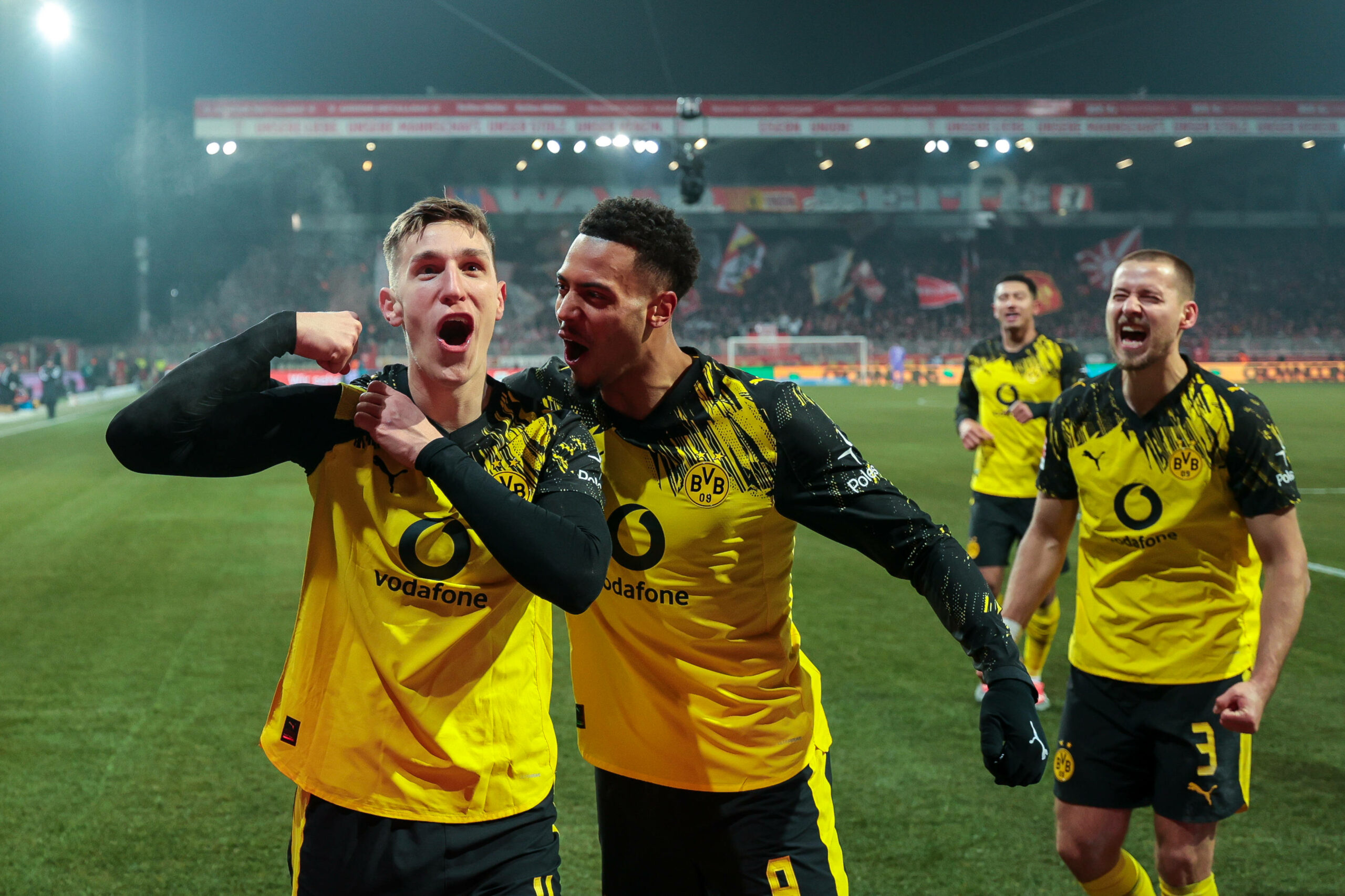 Nico Schlotterbeck jubelt