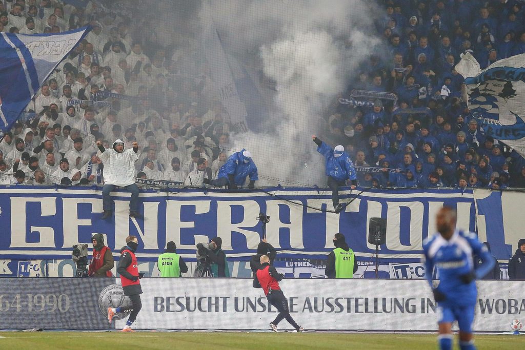 Die Magdeburger Fan-Kurve im Derby gegen Dresden