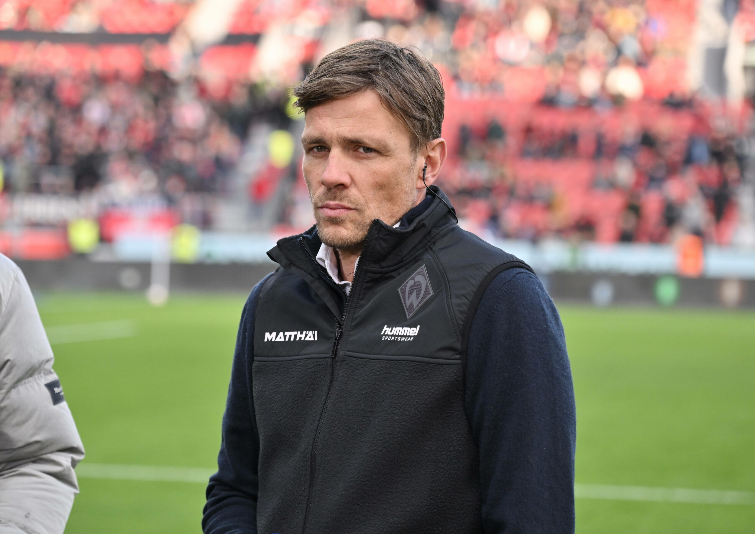 Clemens Fritz von Werder Bremen schaut unglücklich