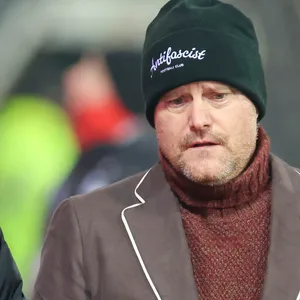 Oke Göttlich schaut niedergeschlagen.