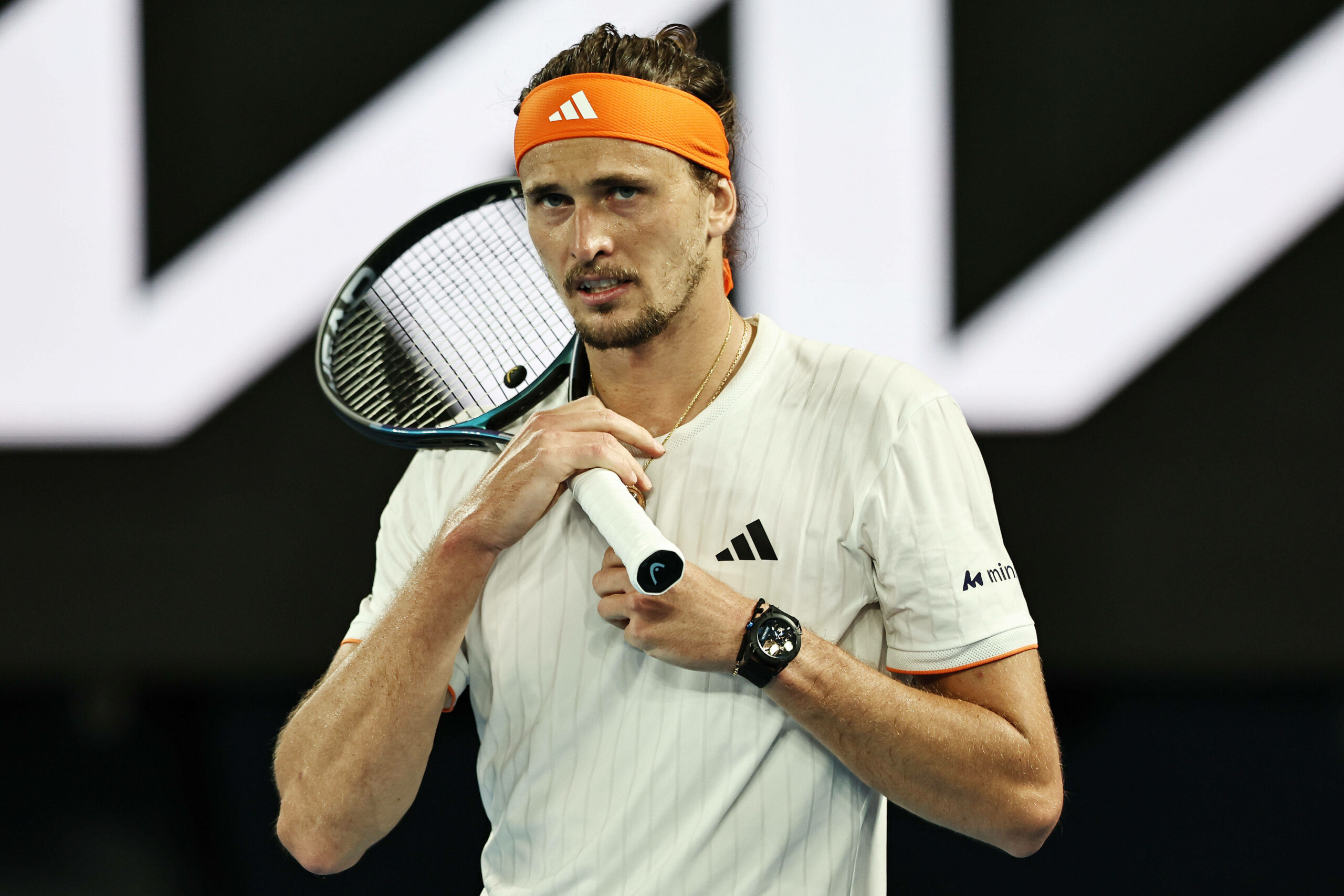 Alexander Zverev schaut besorgt