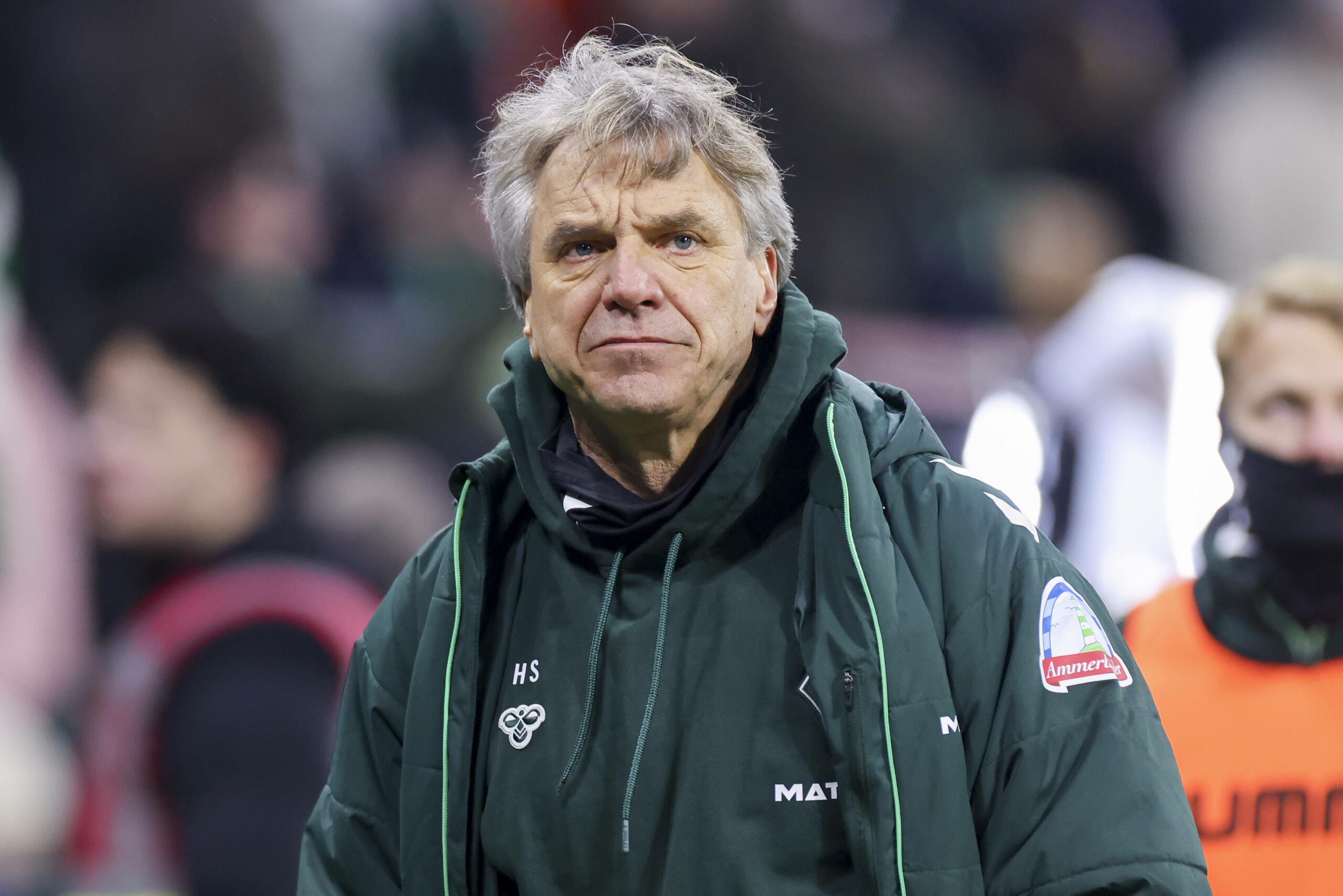 Werder-Trainer Horst Steffen blickt ernst.