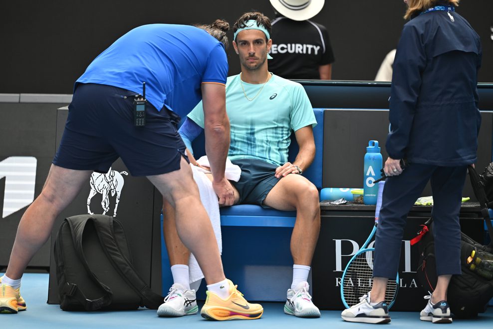 Lorenzo Musetti ließ sich erst behandeln, musste später aber doch aufgeben.
