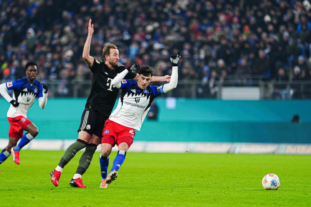 HSV-Profi Nicolas Capaldo gegen Bayerns Harry Kane