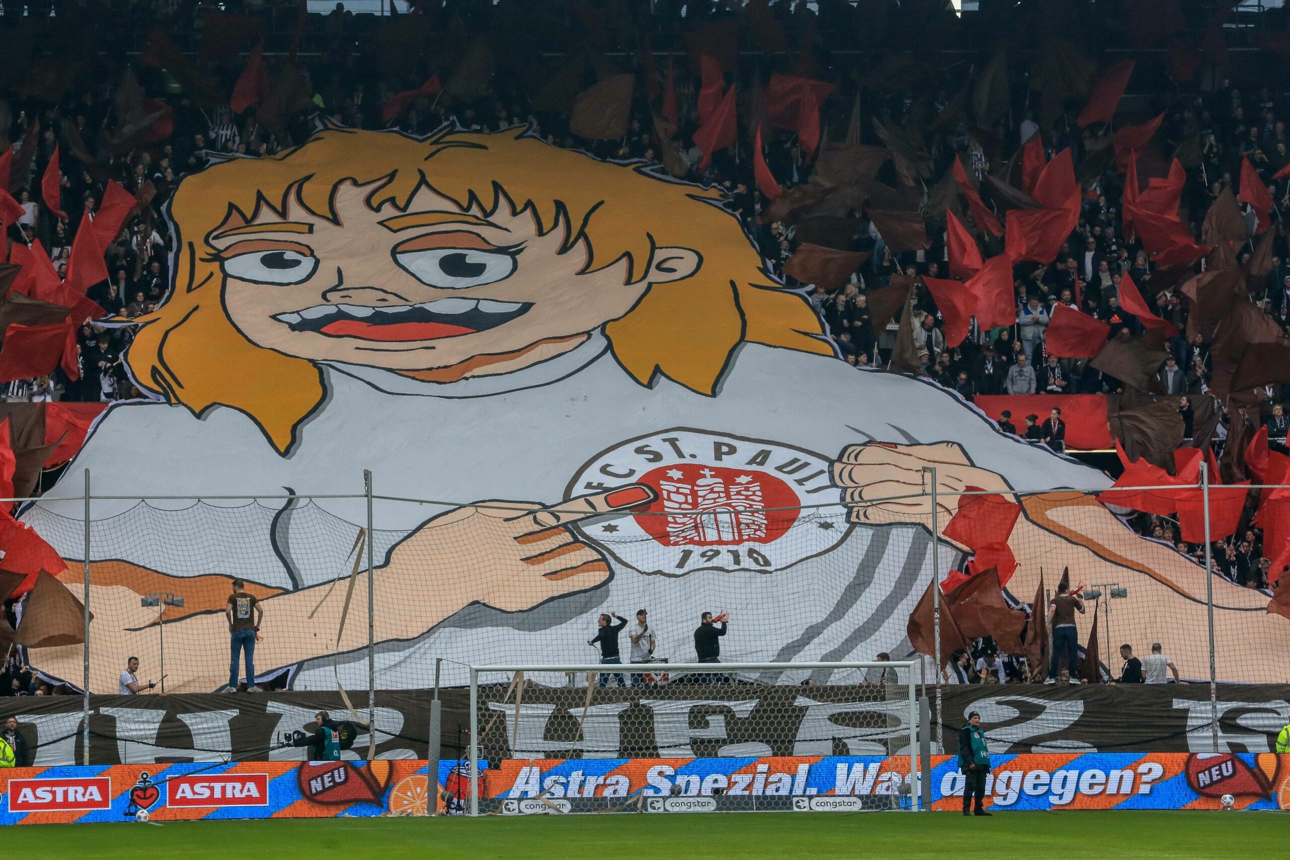 Eine Choreo der St. Pauli-Fans zum Weltfrauentag.