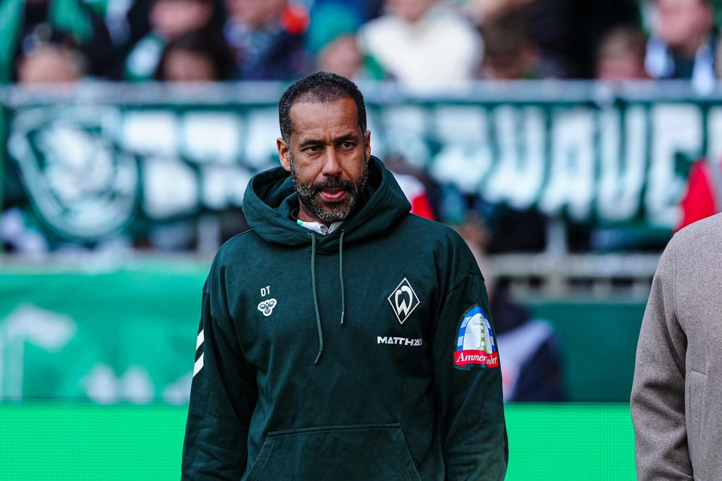 Daniel Thioune schaut skeptisch