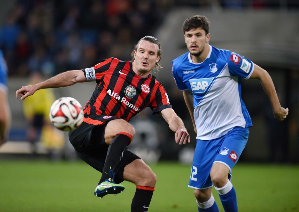 Alex Meier im Zweikampf