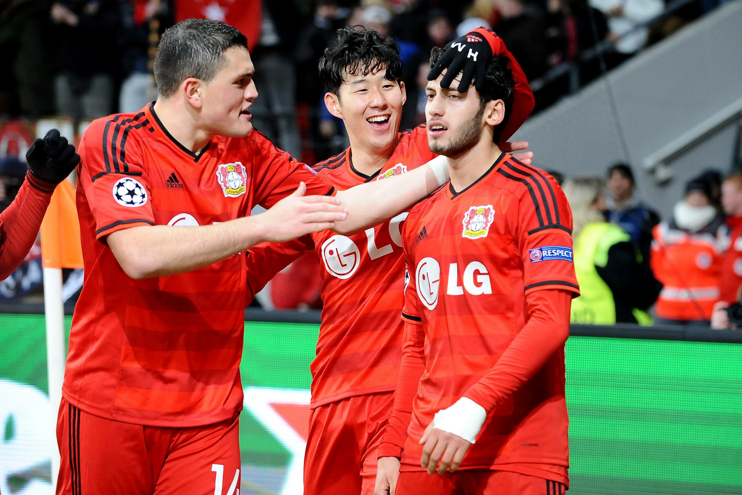 Kyriakos Papadopoulos, Heung-min Son und Hakan Çalhanoğlu jubeln zusammen
