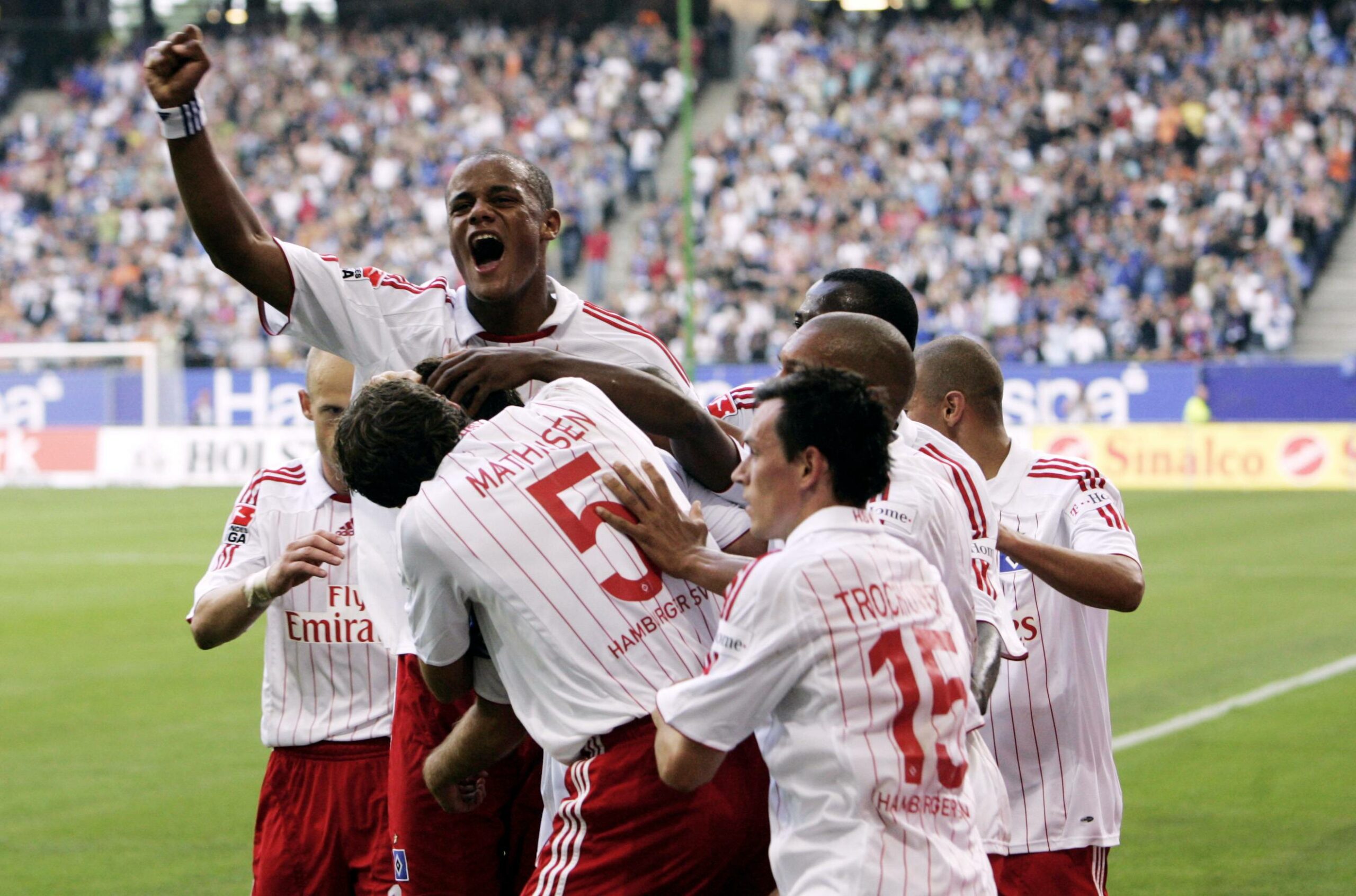 Vincent Kompany bejubelt ein Tor für den HSV