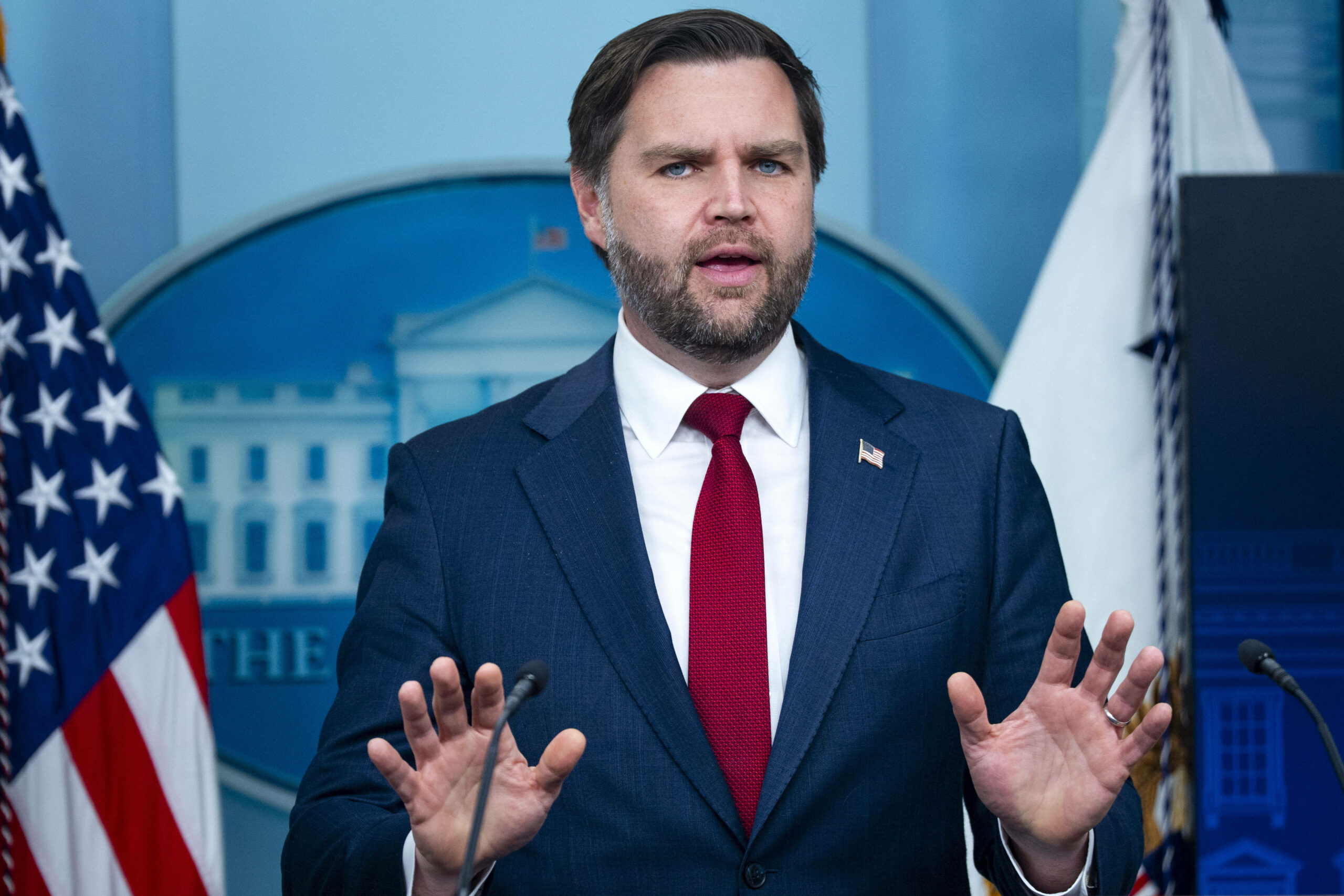 JD Vance hält eine Rede