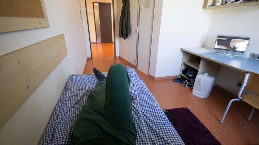 Sex-Skandal in einer Zelle in der Jugendanstalt Schleswig: Ahmed J. soll dort und teilweise in Diensträumen Sex mit den beiden Justiz-Mitarbeiterinnen gehabt haben (Symbolfoto).