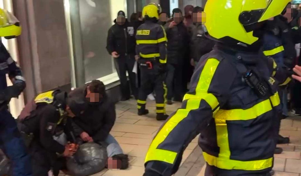 Messerstiche-nach-Anti-Mullah-Demo-Das-geschah-auf-dem-Jungfernstieg