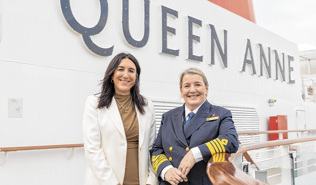 Eine-Kapit-nin-und-am-Nachbartisch-sa-en-die-Frauenfeinde