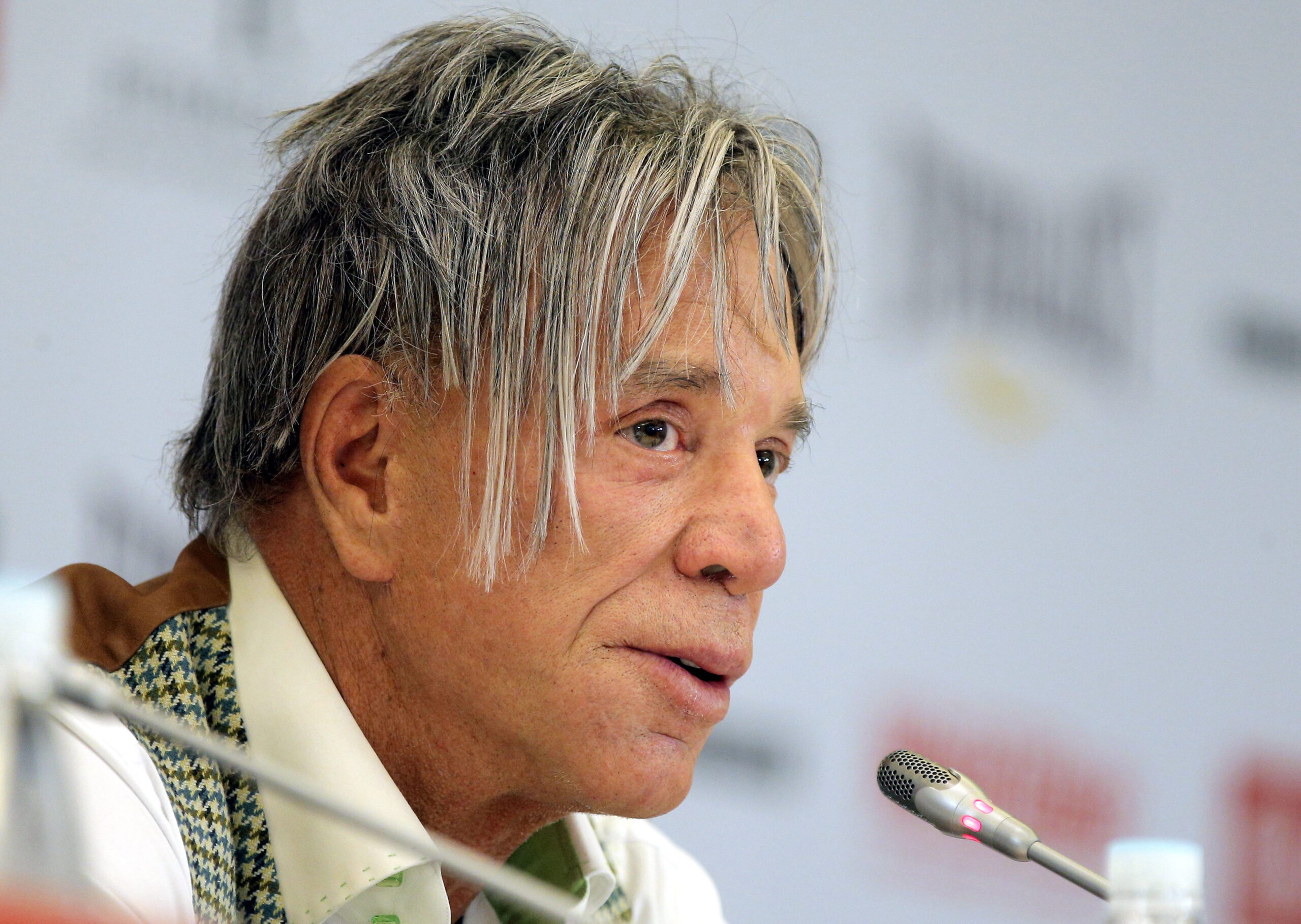 Russland, Moskau: US-Schauspieler Mickey Rourke bei einer Pressekonferenz.