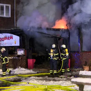 Im Restaurant „Oktober“ am Wiesendamm ist ein Feuer ausgebrochen.