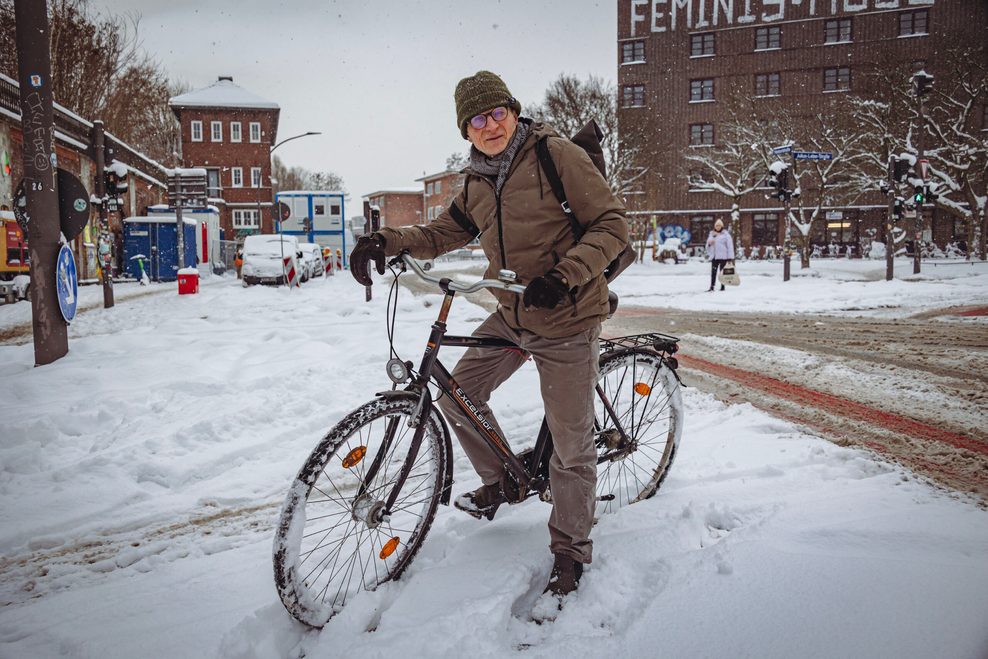 Radfahrer im Schnee