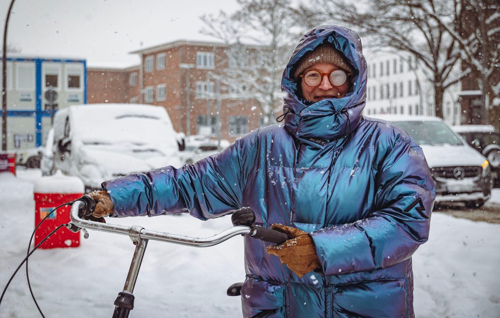 Radfahrer im Schnee