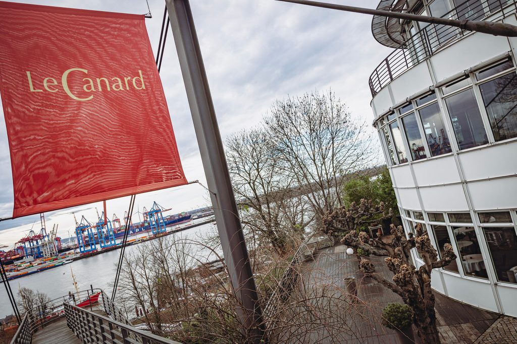 Essen mit Blick auf den Hafen: Das „Le Canard“ an der Elbchaussee.