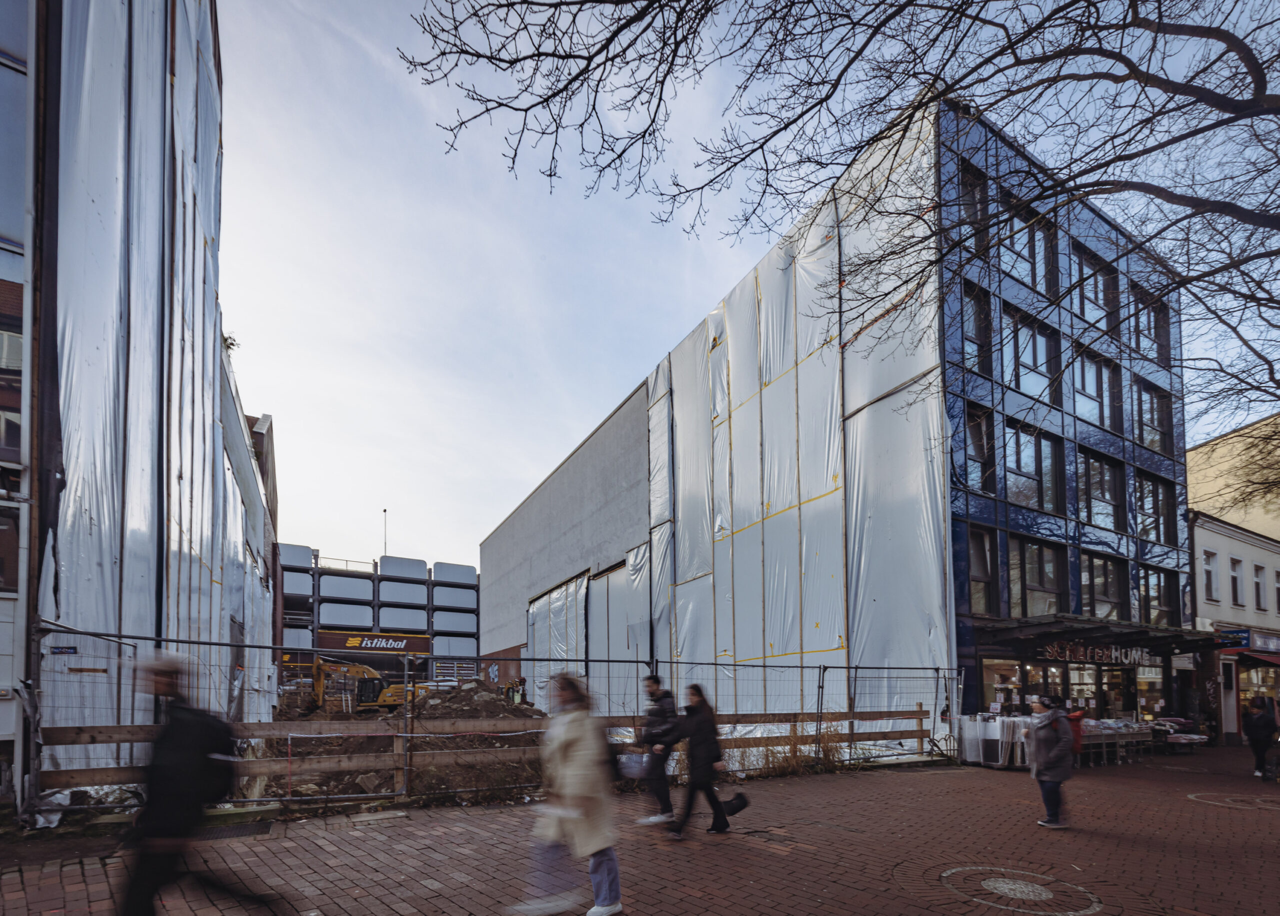 Seit einem Jahr eine Baulücke: Arbeiten in der Lüneburger Straße in Harburg beginnen.