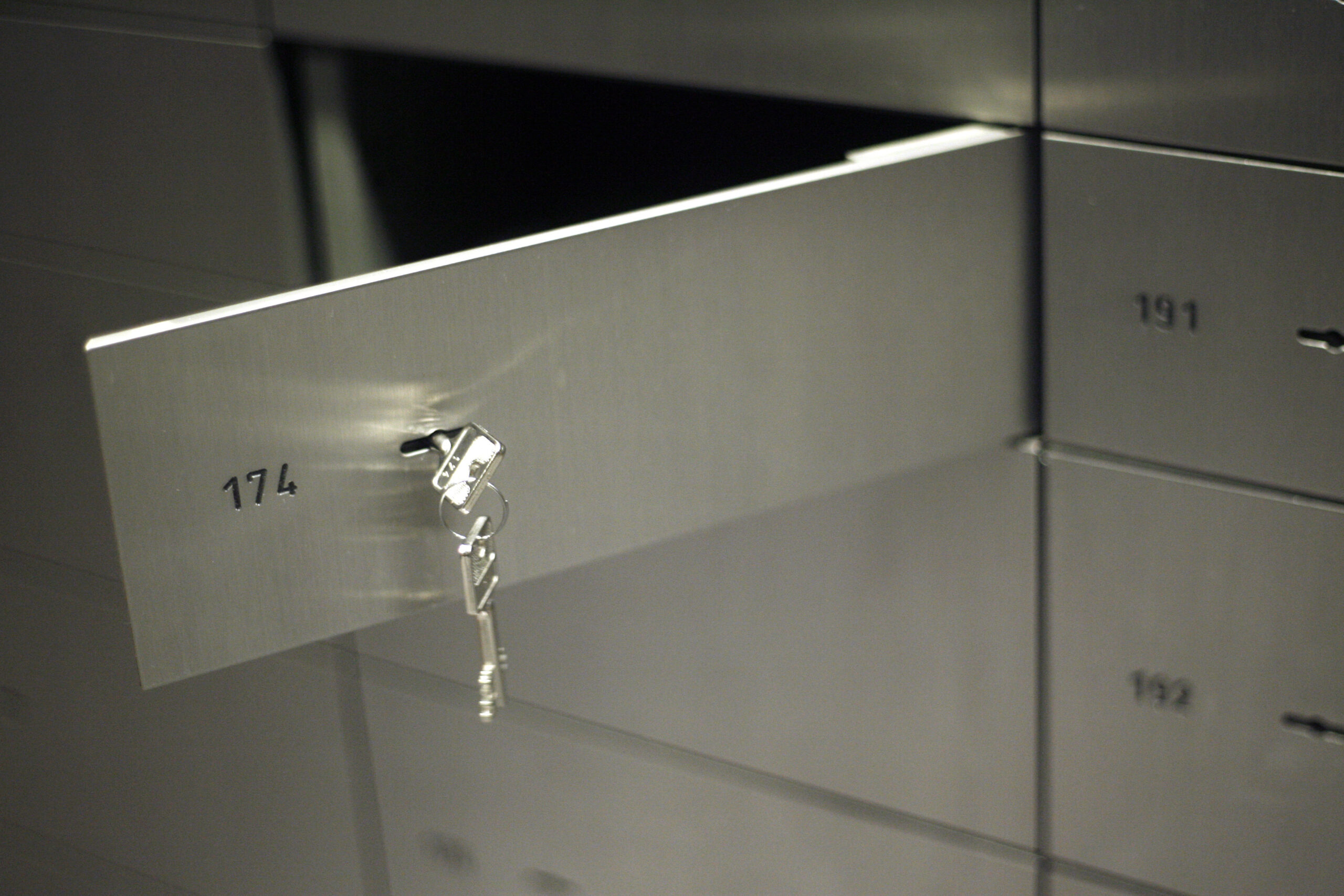 Ein geöffnetes Schließfach in einer Bank (Symbolbild).
